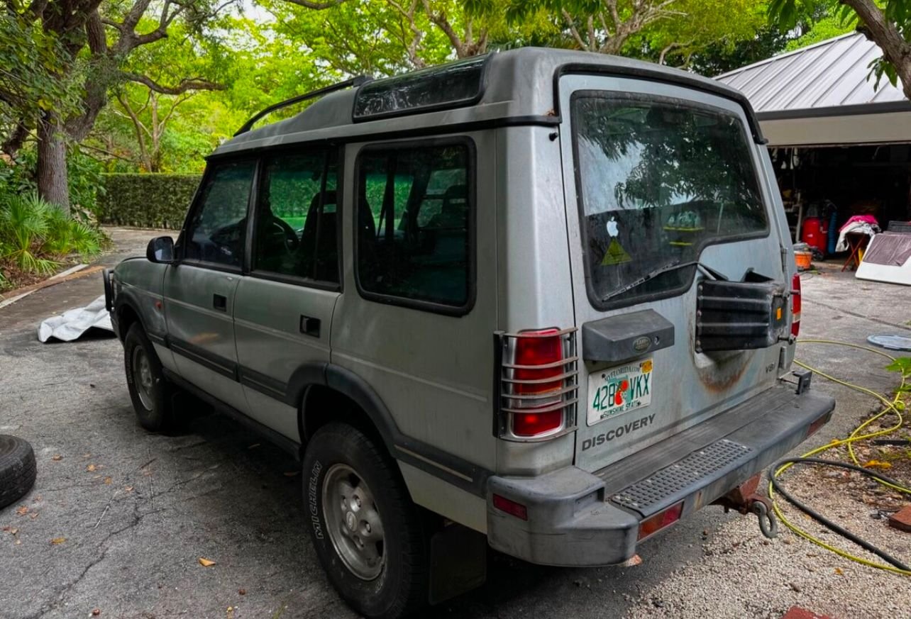 1997 Land Rover Discovery - 1997 discovery 1 SD 5-speed - Used - VIN Saljy1288va550699 - 145,000 Miles - 8 cyl - 4WD - Manual - SUV - Silver - Ocala, FL 34474, United States