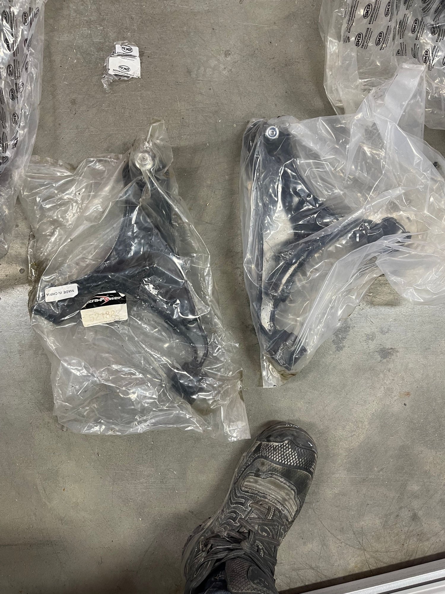 Steering/Suspension - Lr3/ Range Rover sport upper and lower control arms - New - 2005 to 2009 Land Rover LR3 - Brooklyn, NY 11225, United States
