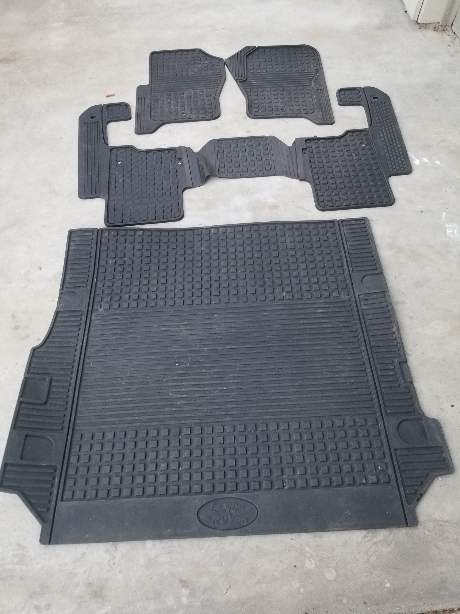 Interior/Upholstery - LR3/4 rubber floor mats, complete - Used - 2005 to 2009 Land Rover LR3 - 2010 to 2016 Land Rover LR4 - Tacoma, WA 98409, United States
