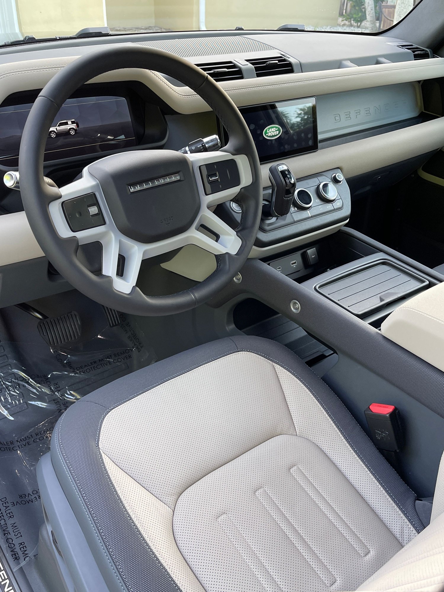 2022 Land Rover Defender - 2022 Defender 90 X-Dynamic SE - Used - VIN SALE26RU4N2084272 - 4,700 Miles - 6 cyl - 4WD - Automatic - SUV - Black - Naples, FL 34110, United States
