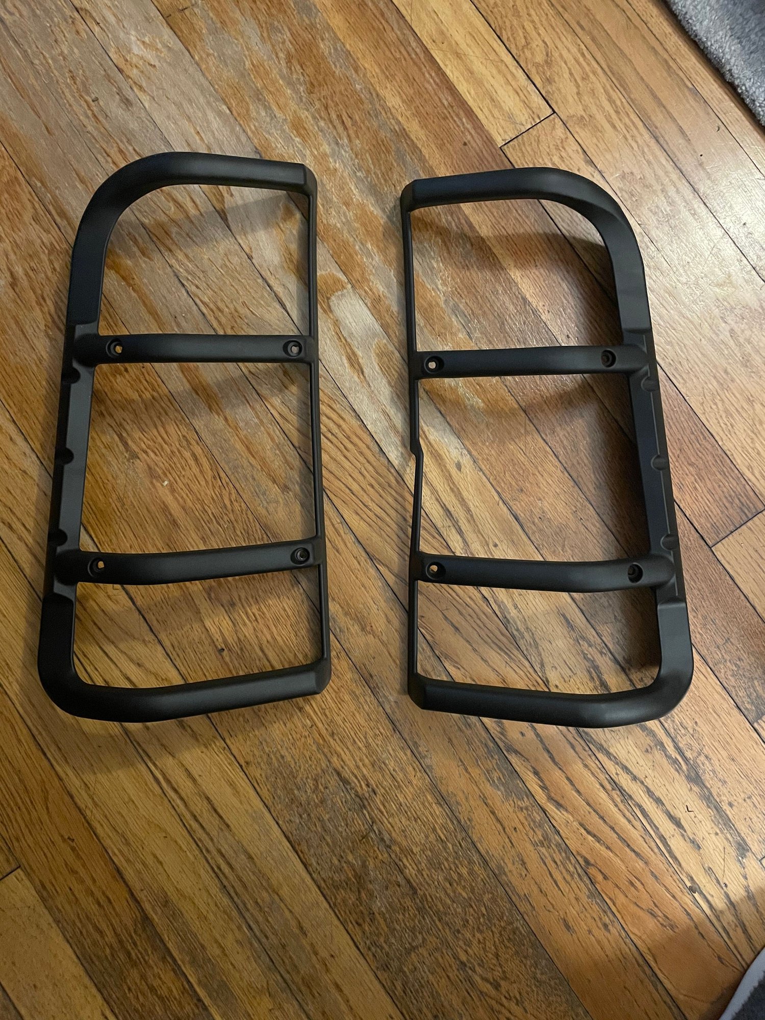 Accessories - Discovery 2 plastic rear lamp guards - New - 1999 to 2002 Land Rover Discovery - Watertown, MA 02472, United States