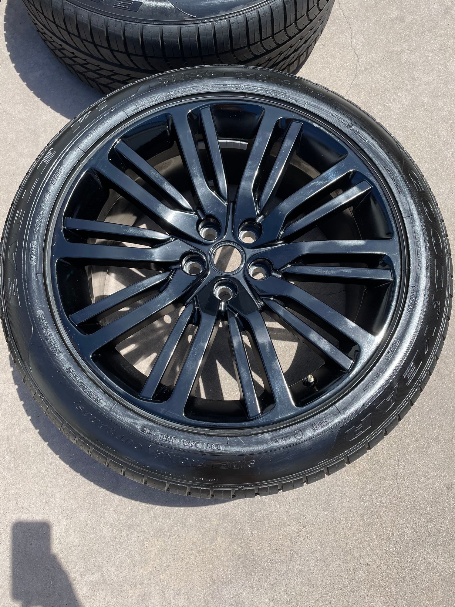 Wheels and Tires/Axles - RangeRover/Discovery model 1012 21″ 10 Spoke Black Wheels/tires - Used - 2018 to 2022 Land Rover Land Rover - Redondo Beach, CA 90278, United States