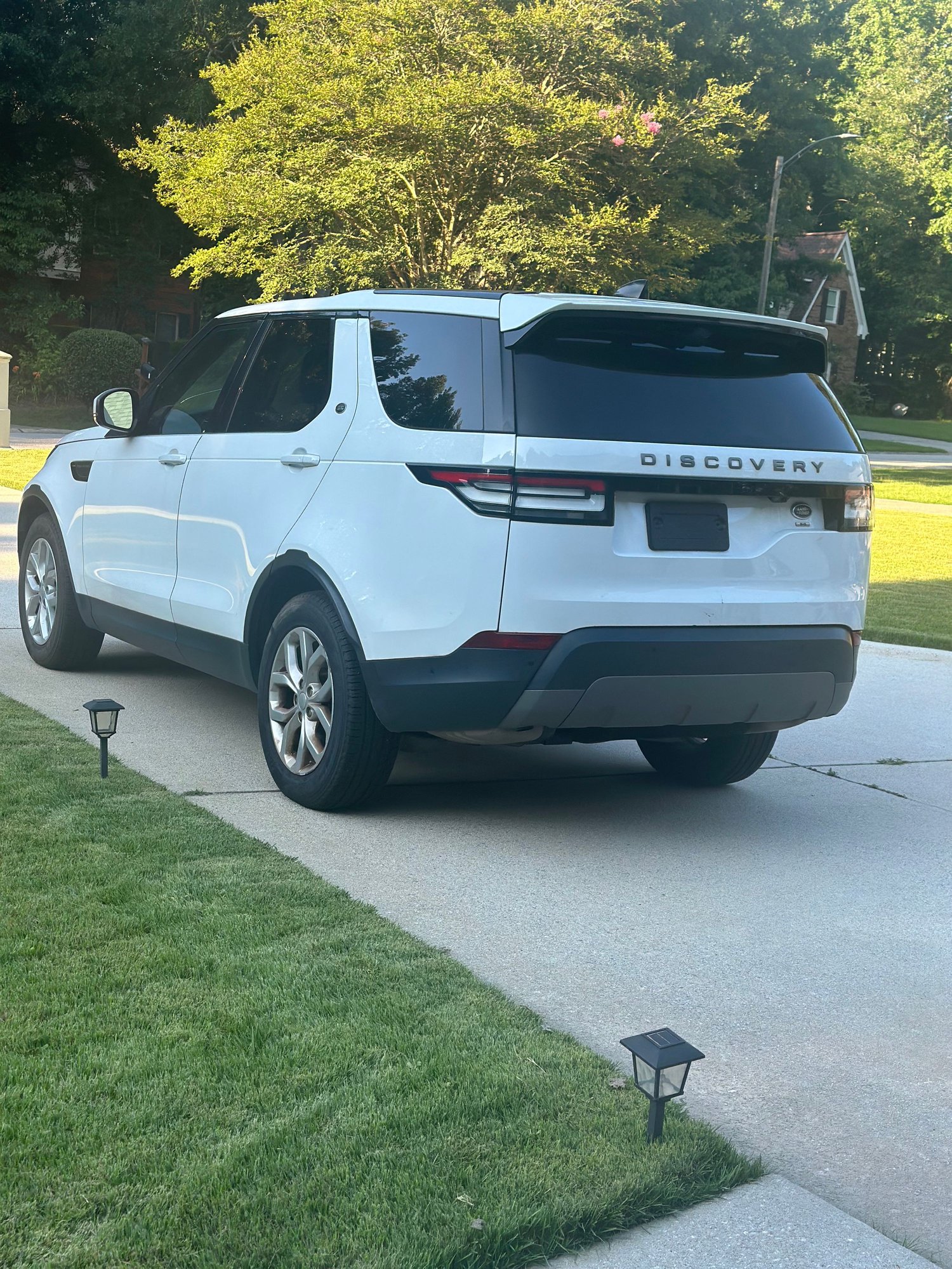 2019 Land Rover Discovery - 2019 Land Rover Discovery for sale - Used - VIN SALRG2RV6KA093982 - 97,000 Miles - 6 cyl - 4WD - Automatic - Truck - White - Powder Springs, GA 30127, United States