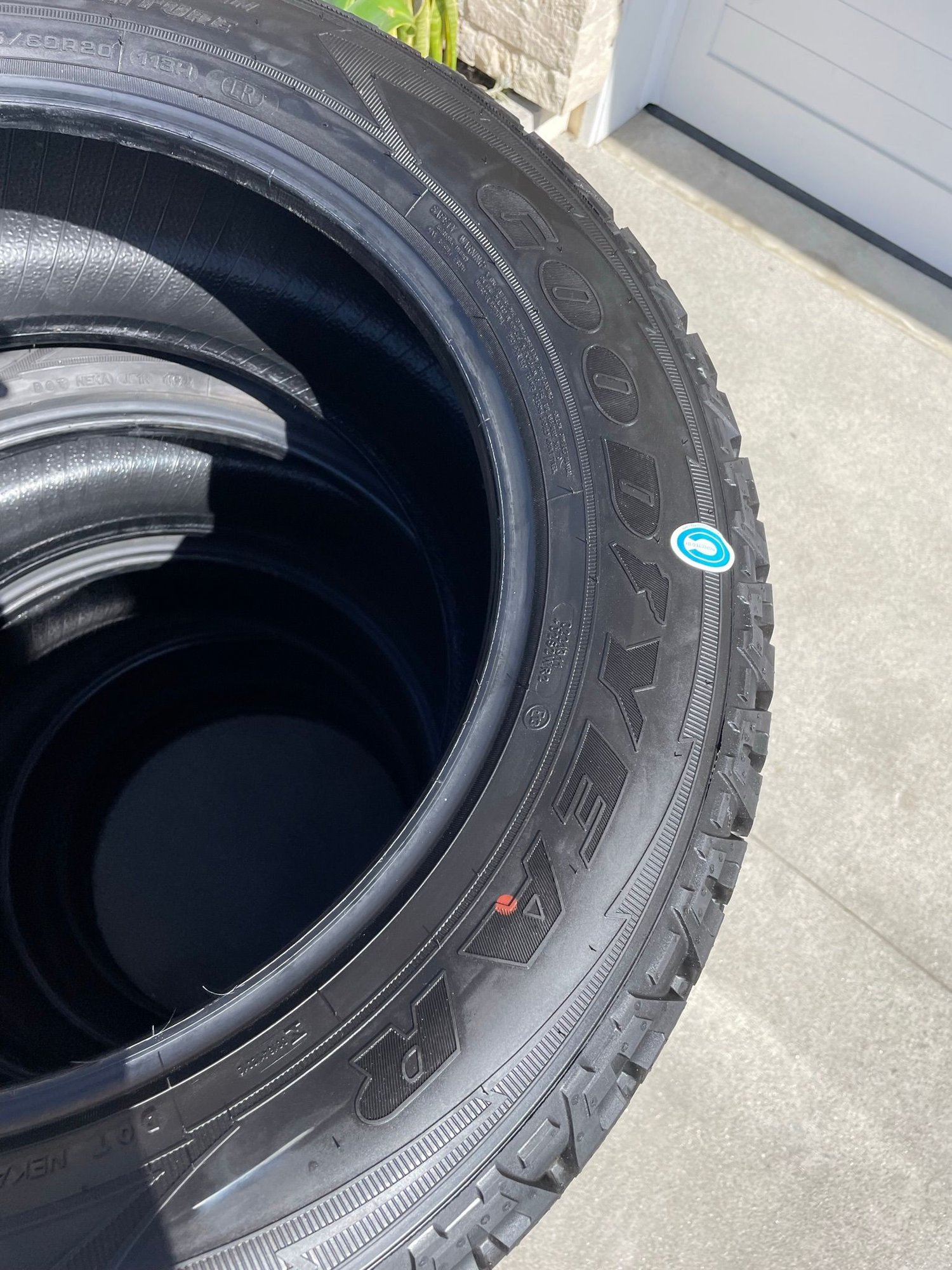 Wheels and Tires/Axles - 5 New (170 miles) Goodyear Wrangler 255/60/20 OEM Tires - Los Angeles - New - 0  All Models - Los Angeles, CA 90266, United States