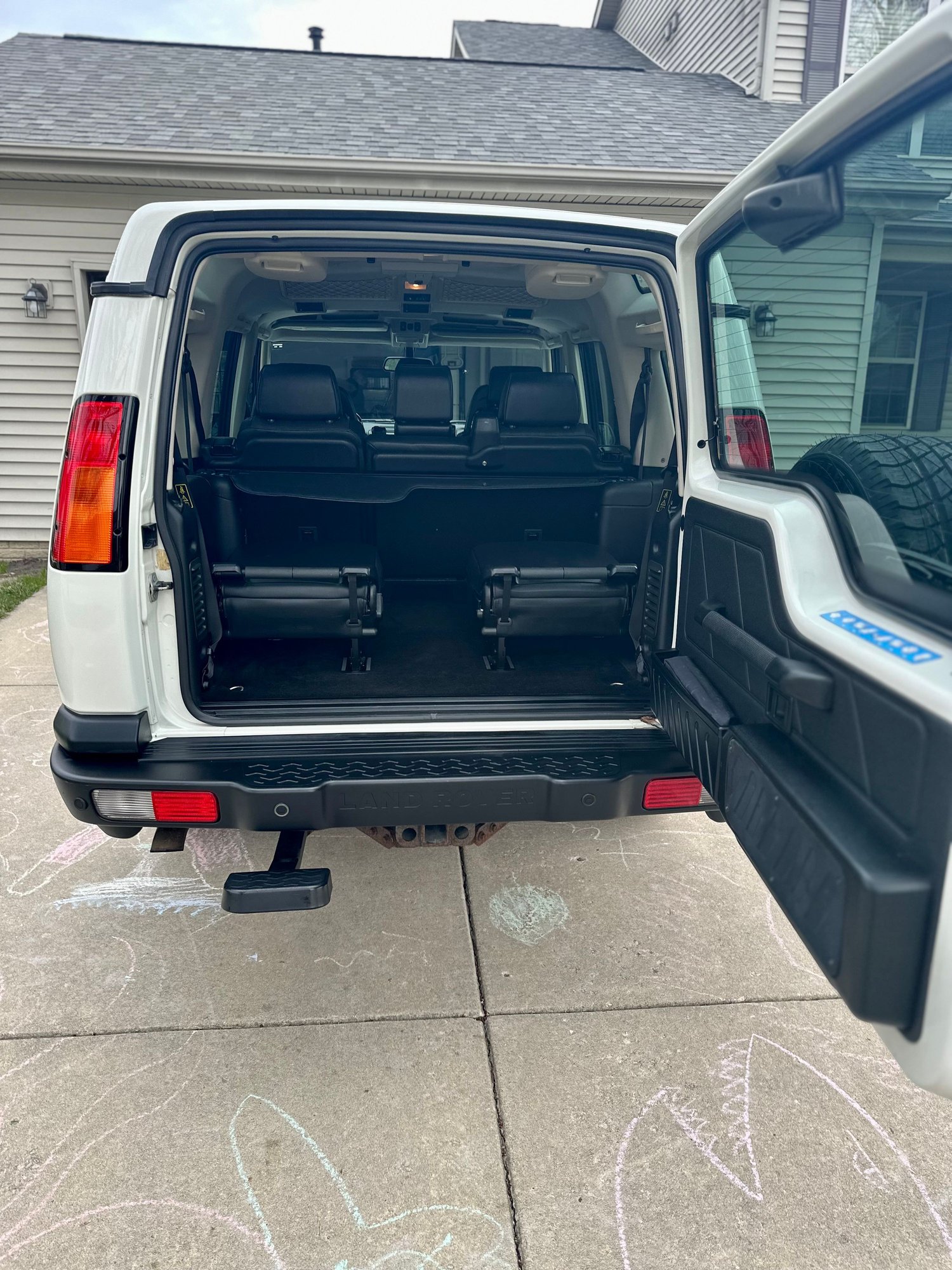 2004 Land Rover Discovery - 2004 Land River Discovery - Used - VIN SALTW19494A865677 - 115,000 Miles - 8 cyl - 4WD - Automatic - SUV - White - Normal, IL 61761, United States