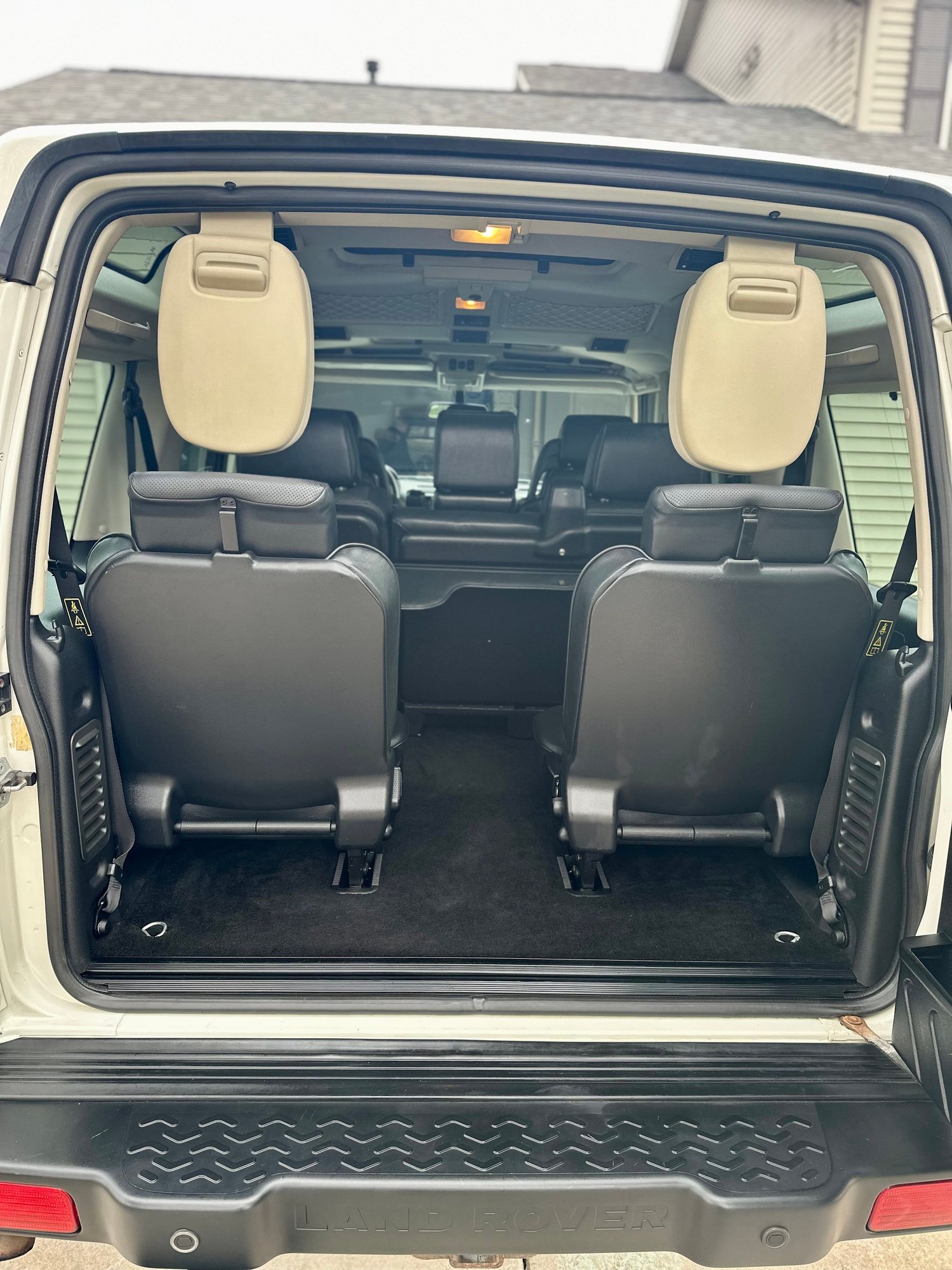 2004 Land Rover Discovery - 2004 Land River Discovery - Used - VIN SALTW19494A865677 - 115,000 Miles - 8 cyl - 4WD - Automatic - SUV - White - Normal, IL 61761, United States