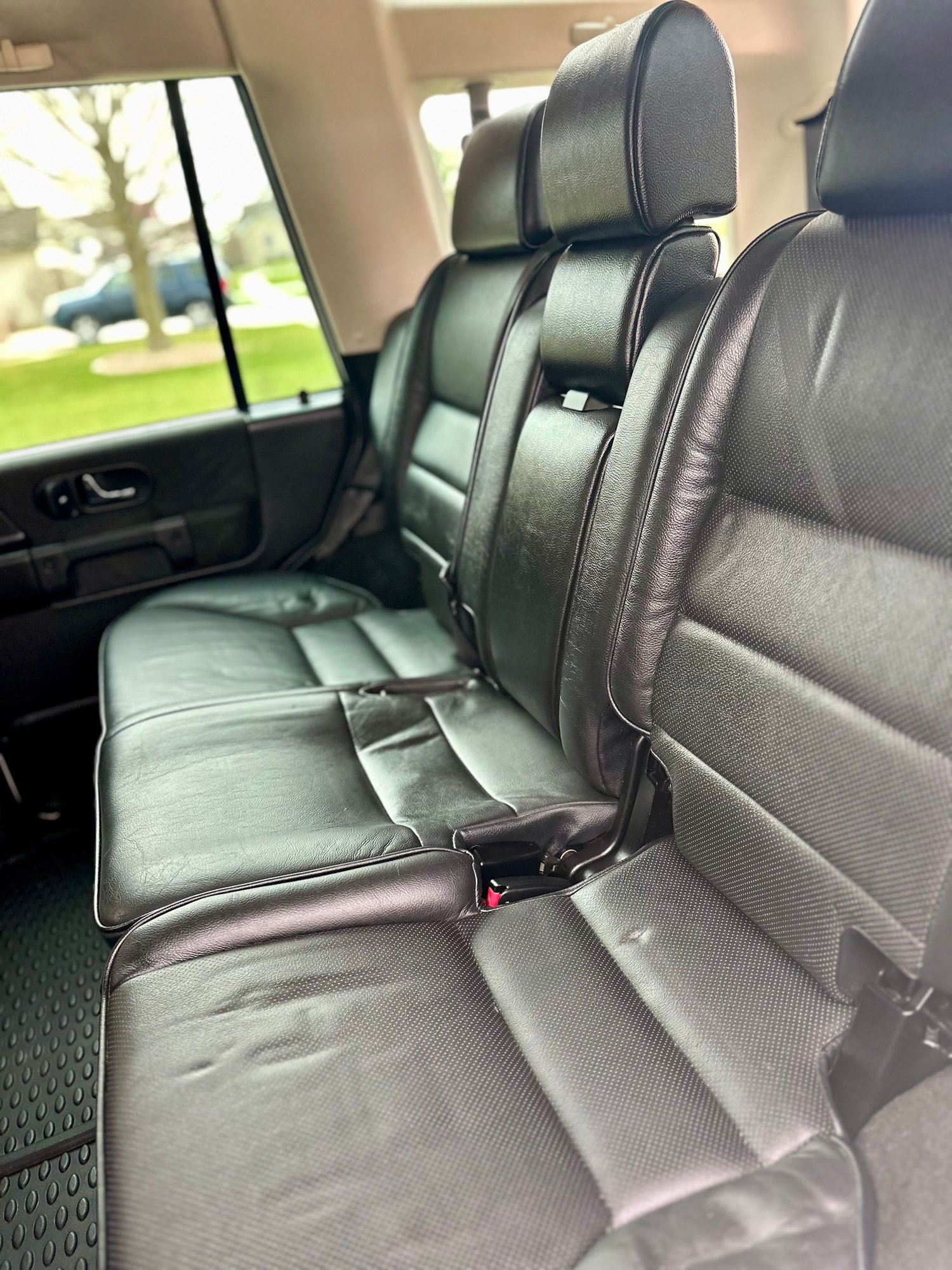 2004 Land Rover Discovery - 2004 Land River Discovery - Used - VIN SALTW19494A865677 - 115,000 Miles - 8 cyl - 4WD - Automatic - SUV - White - Normal, IL 61761, United States