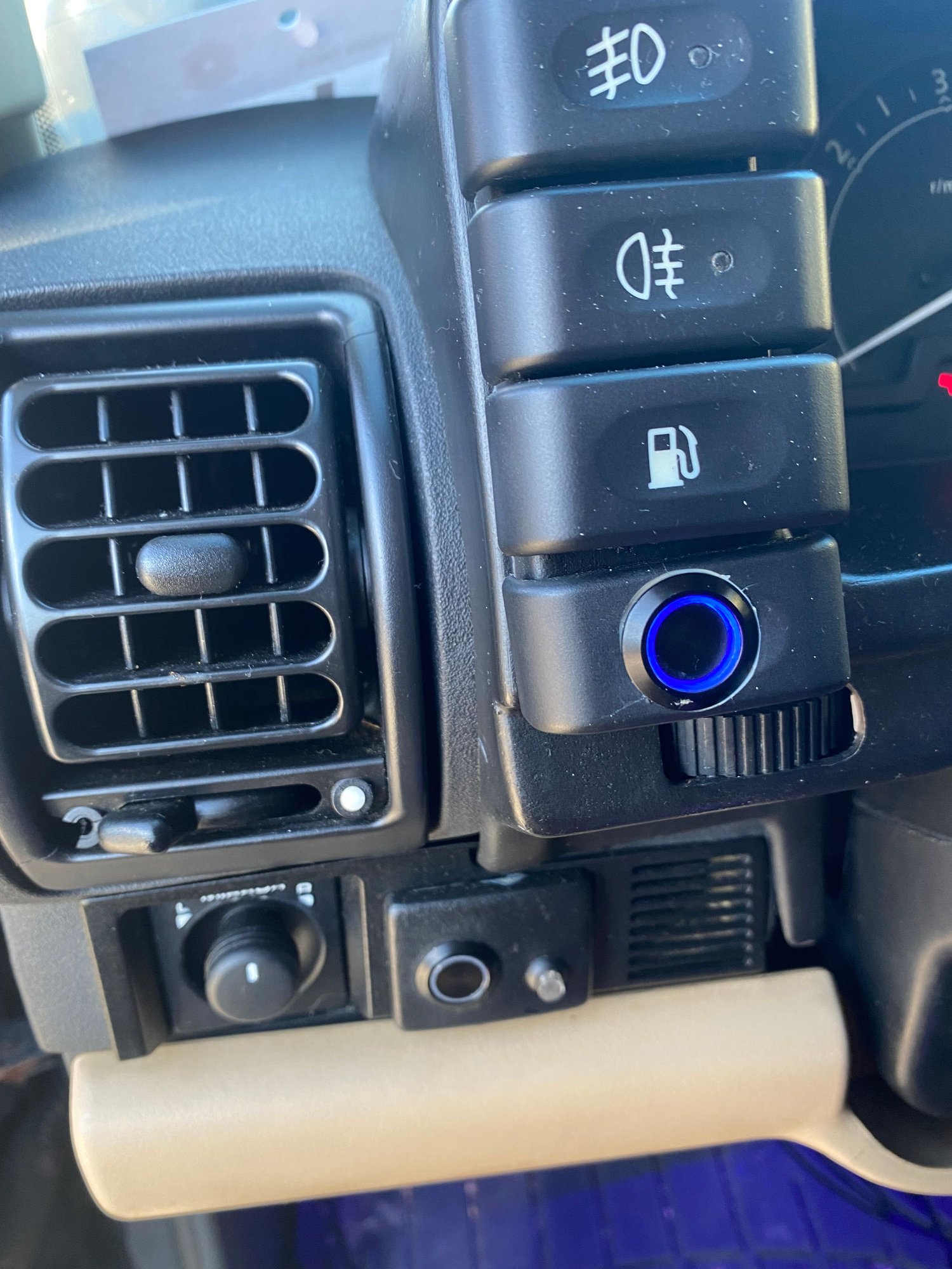 2004 Land Rover Discovery - Great LOOKING 2004 Disco 2... but needs new engine - Used - VIN SLATW19484A832038 - 131,347 Miles - 8 cyl - AWD - Automatic - SUV - Blue - Kansas City, MO 64131, United States