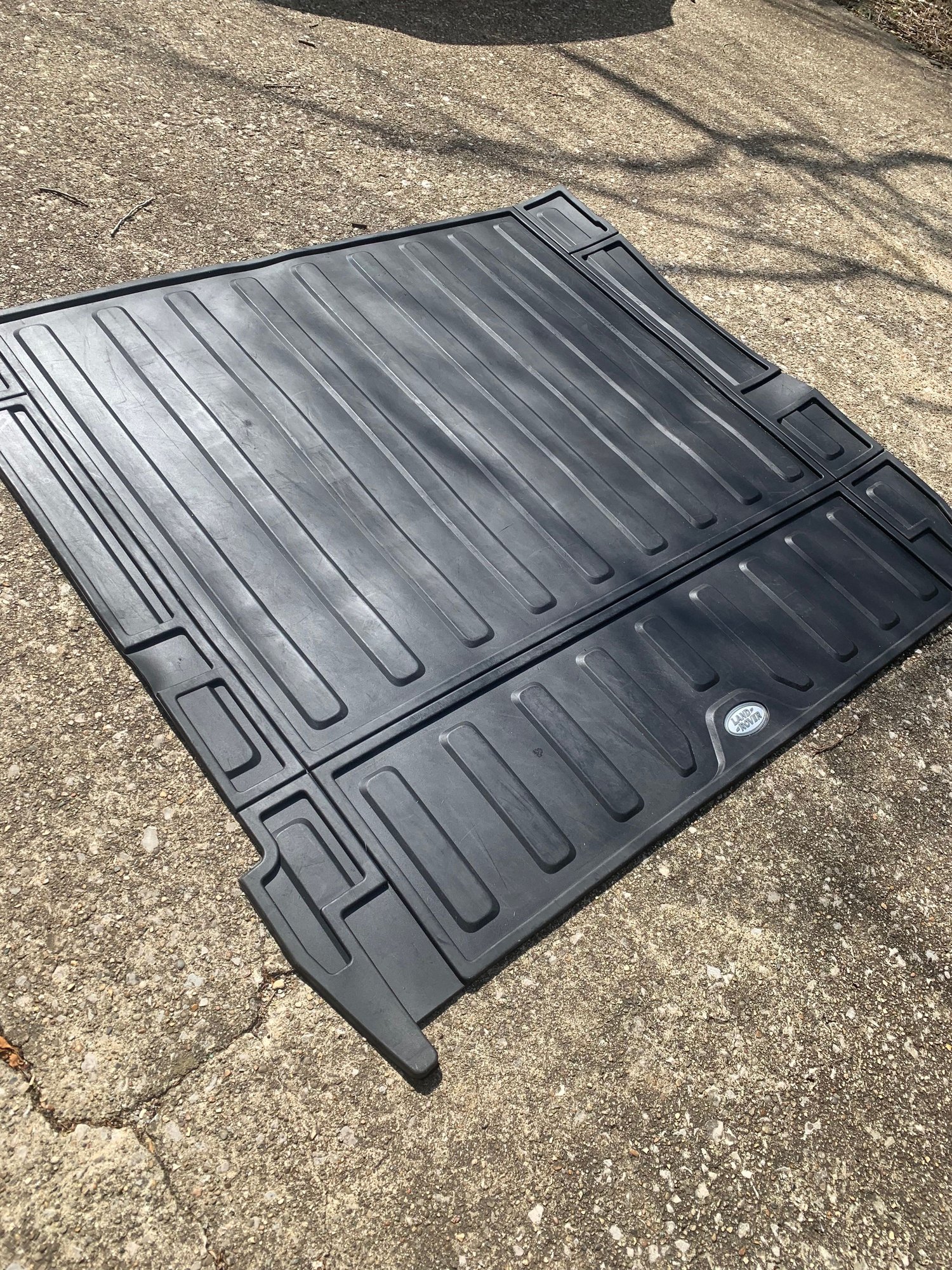 Accessories - 2017-2020 Land Rover Discovery Rear Cargo Mat - Used - 2017 to 2022 Land Rover Discovery - Winchester, KY 40391, United States