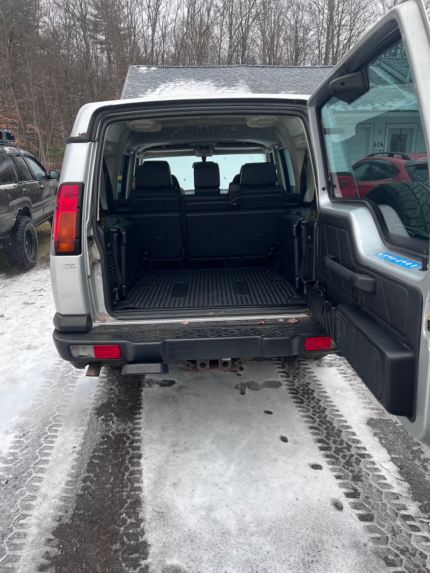 2004 Land Rover Discovery - 2004 Land Rover Discovery (Blown Head Gasket) - Used - VIN SALTW19424A865987 - 87,000 Miles - 8 cyl - AWD - Automatic - SUV - Silver - Gansevoort, NY 12831, United States