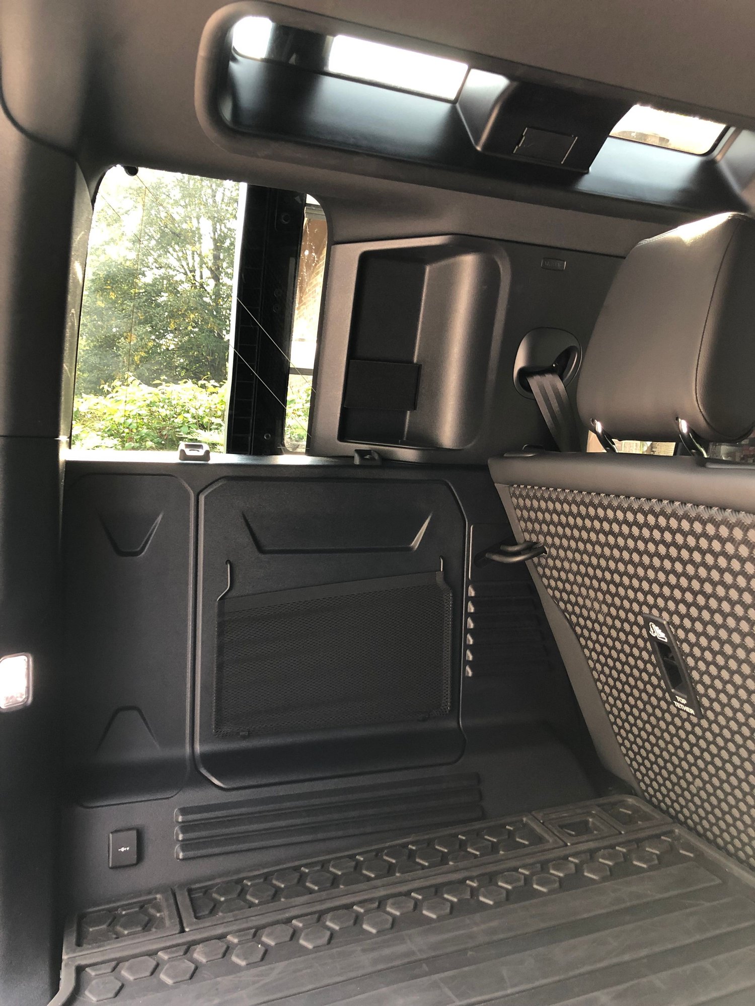 2023 Land Rover Defender - 2023 Land Rover Defender 30th anniversary for sale! - Used - VIN salej7ex3p2113336 - 14,500 Miles - 4 cyl - 4WD - Automatic - SUV - White - Rochester Hills, MI 48309, United States