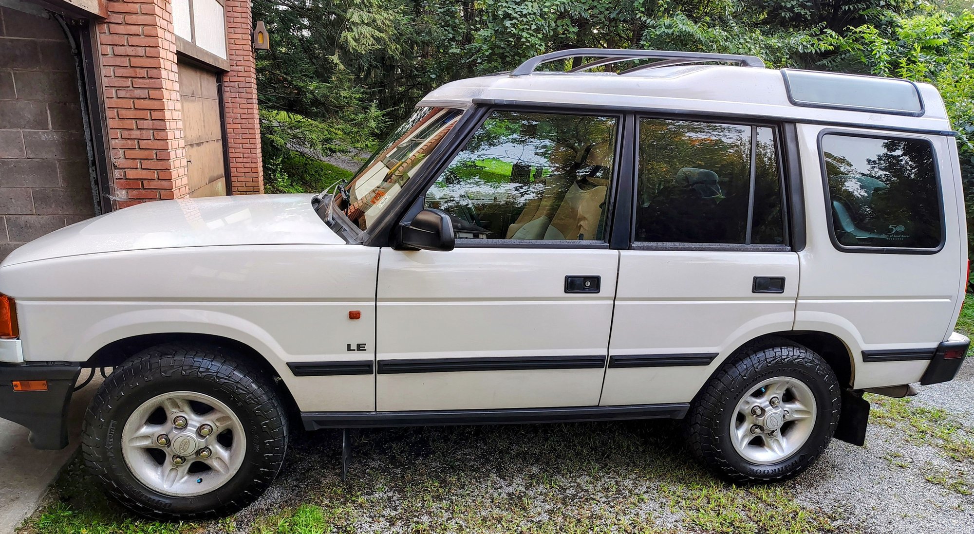 1998 Land Rover Discovery - 1998 discovery 1 no rust lot or work done - Used - VIN Saljy1248wa790534 - 184,500 Miles - 8 cyl - 4WD - Automatic - SUV - White - Wellsburg, WV 26070, United States