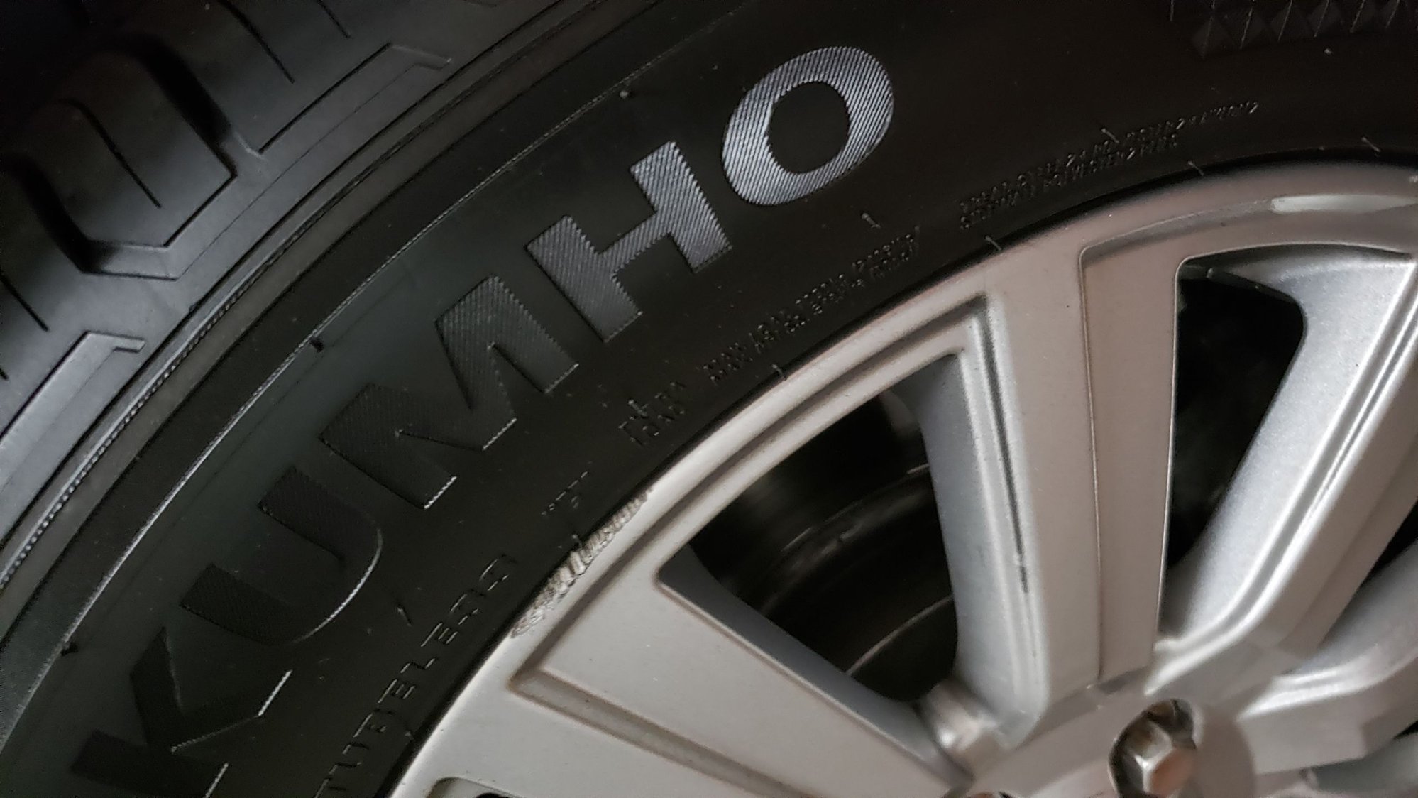 Wheels and Tires/Axles - For Sale: set of 5 brand new Kumho tires and OE rims for LR3 / LR4 - New - 2004 to 2016 Land Rover LR4 - San Diego, CA 92150, United States