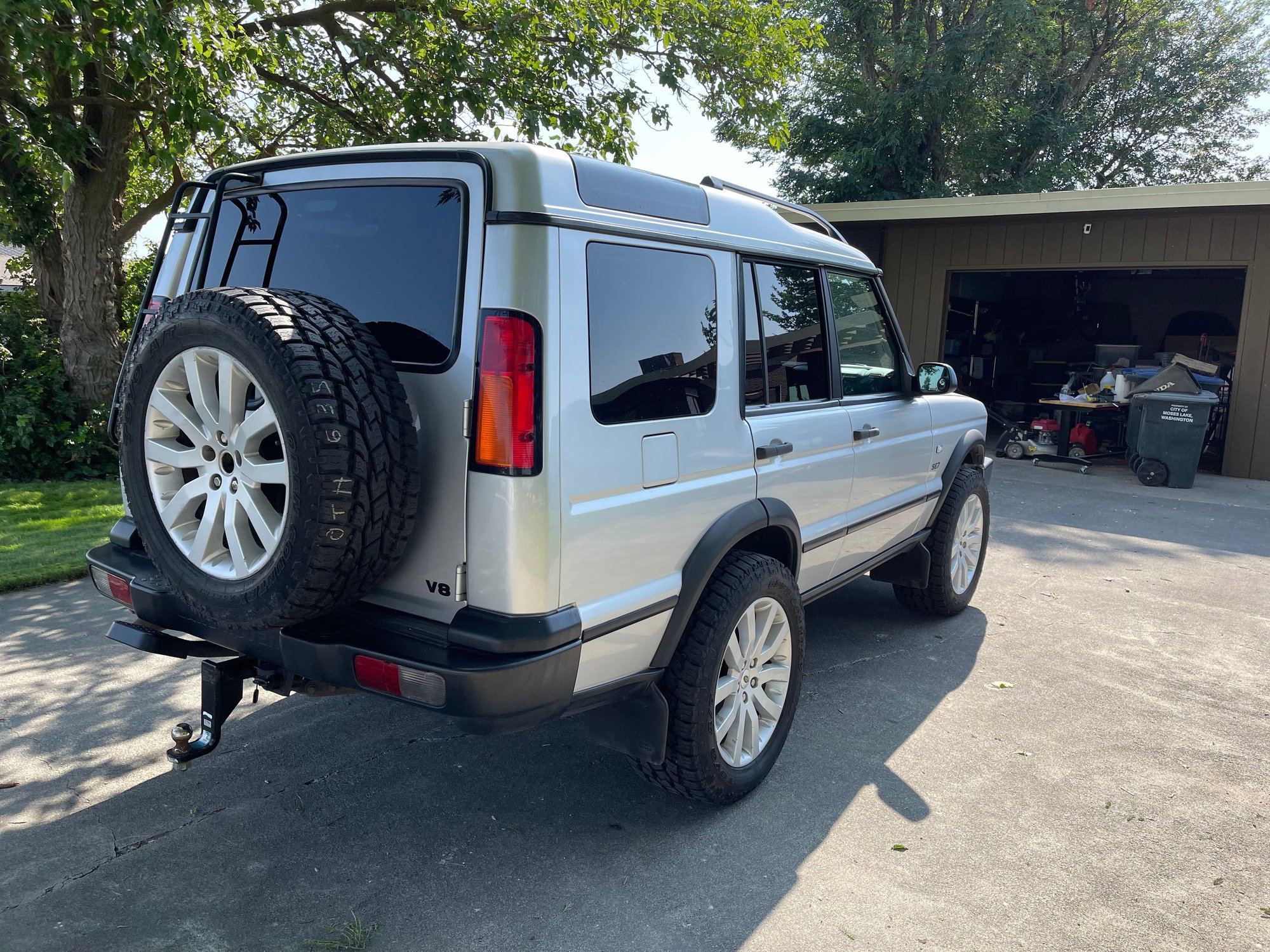 2003 Land Rover Discovery - Awesome lifted Disco - Used - VIN SALTW16473A772885 - 160,000 Miles - 8 cyl - 4WD - Automatic - SUV - Silver - Moses Lake, WA 98837, United States