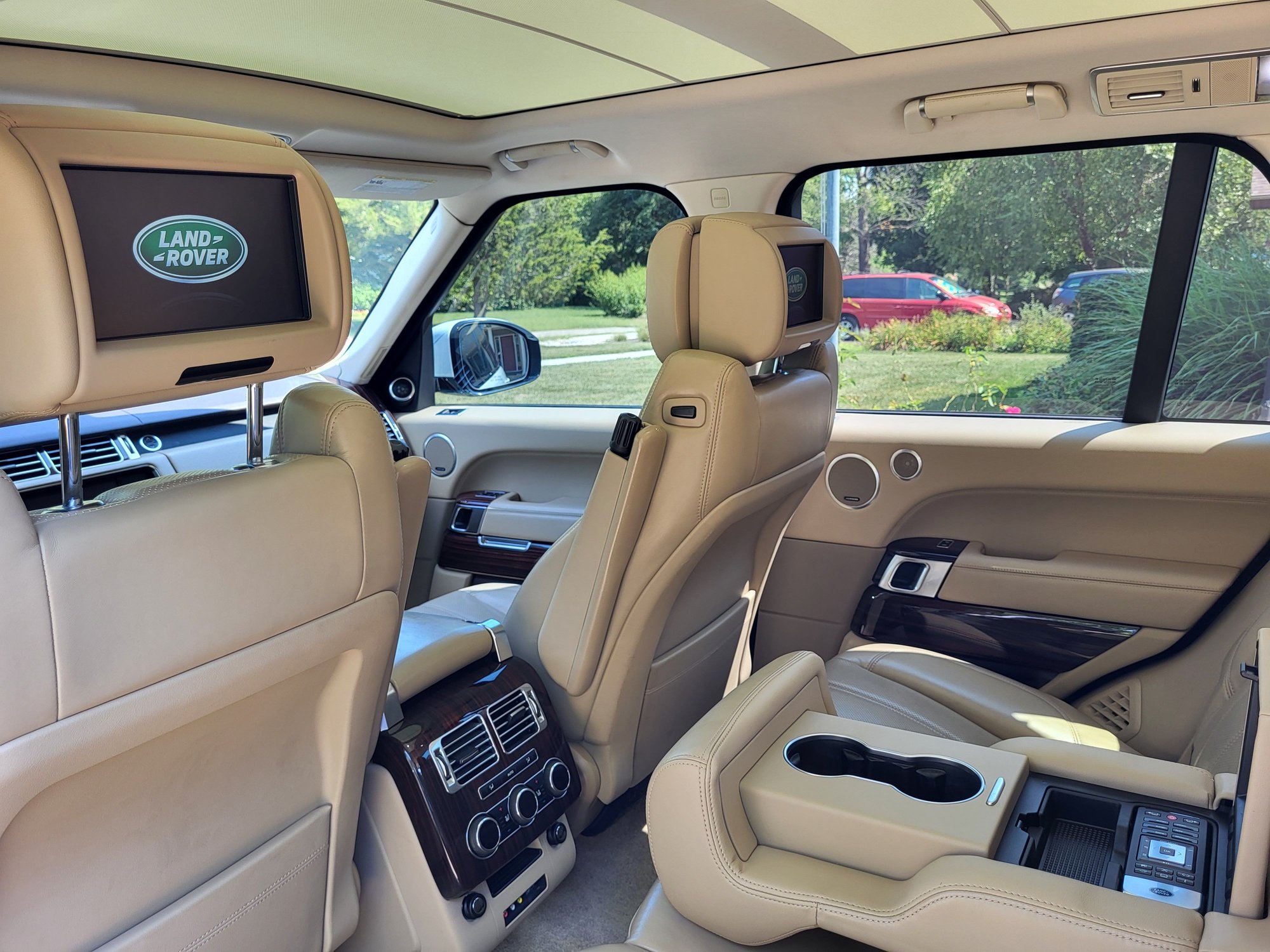2014 Land Rover Range Rover - 2014 Supercharged with all the options of an Autobiography. - Used - VIN SALGS2EF1EA149934 - 129,000 Miles - 8 cyl - 4WD - Automatic - White - Lawrence, KS 66046, United States