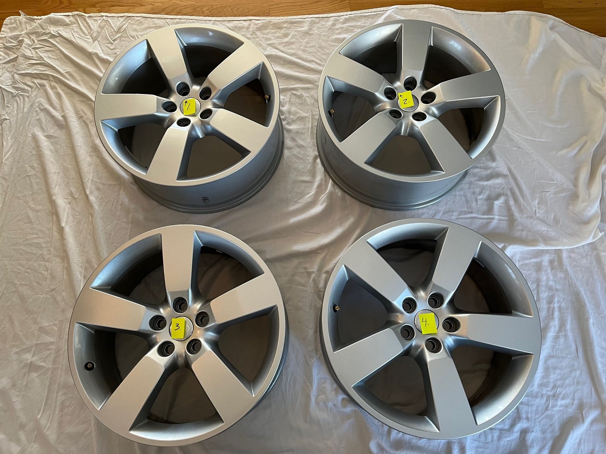 Wheels and Tires/Axles - Set of 4 used 20" Defender Wheels - Used - 2020 to 2022 Land Rover Defender 110 - Duxbury, MA 02332, United States