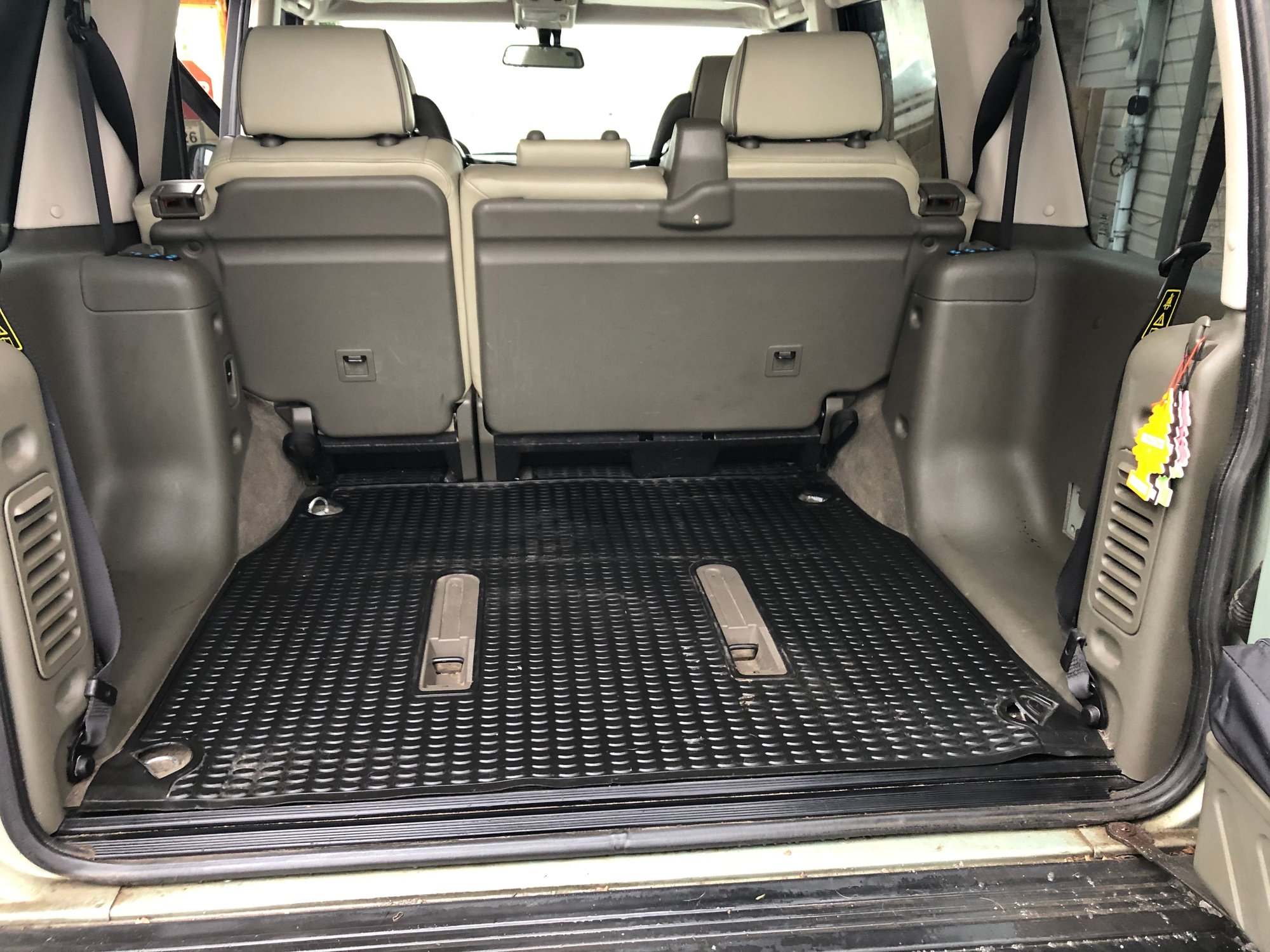 2004 Land Rover Discovery - 2004 discovery - Used - VIN SALTW19404A842448 - 71,000 Miles - 8 cyl - 4WD - Automatic - SUV - Other - Cambridge, ON N1R7J7, Canada