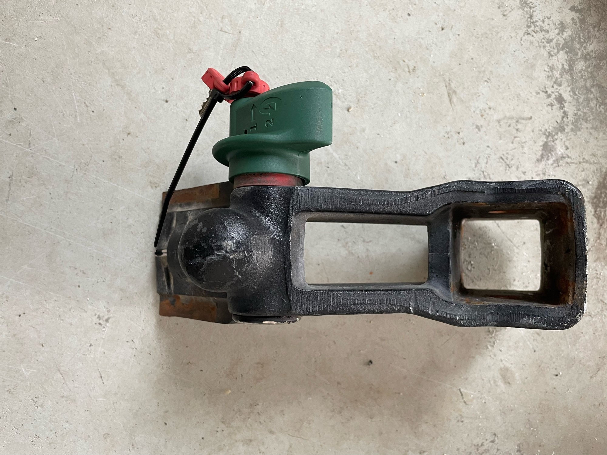 Accessories - LR3 LR4 Hitch Receiver OEM Part KNB500023 - Used - 2005 to 2016 Land Rover LR3 - 2005 to 2016 Land Rover LR4 - 2005 to 2016 Land Rover Range Rover Sport - Wayland, MA 01778, United States