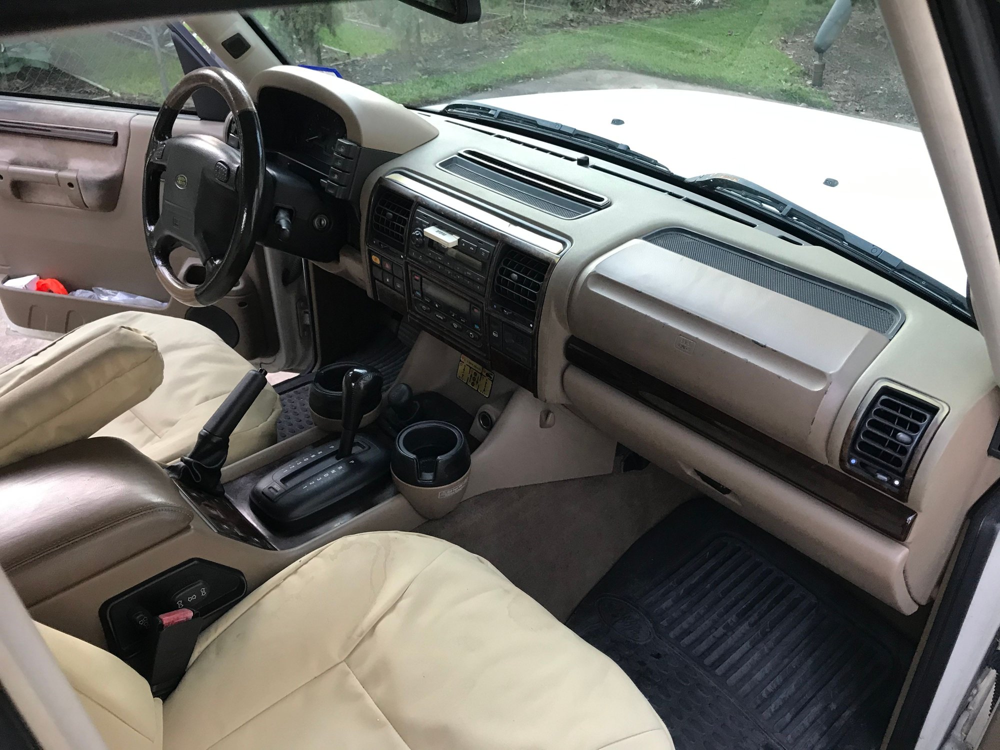 2002 Land Rover Discovery - Running Strong & Cool!!!! 2002 Discovery SE II Best Offer - Used - VIN SALTY12412A742781 - 248,774 Miles - 8 cyl - AWD - Automatic - SUV - White - Houston, TX 77496, United States