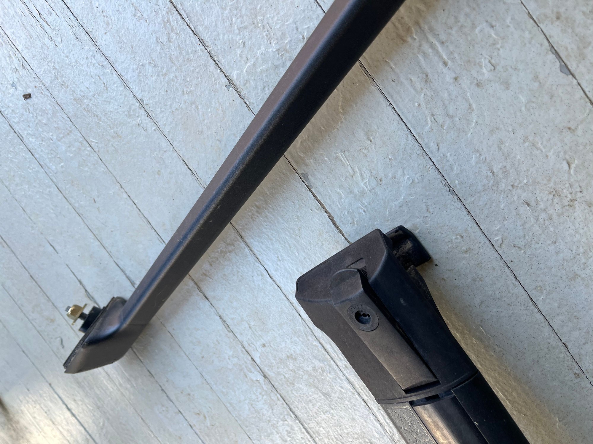 Accessories - Discovery 2 Cross Bars and Roof Rail extenters - Used - 1999 to 2003 Land Rover Discovery - Charlotte, NC 28203, United States