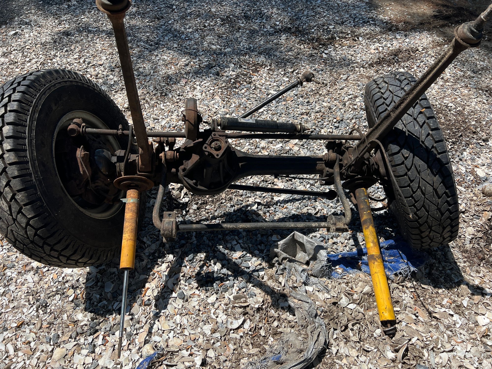 Wheels and Tires/Axles - Set Of Land Rover Discovery - Defender - Series Axles With Disc Brakes Coils & Shocks - Used - 1993 to 1998 Land Rover All Models - Cambridge, MD 21613, United States