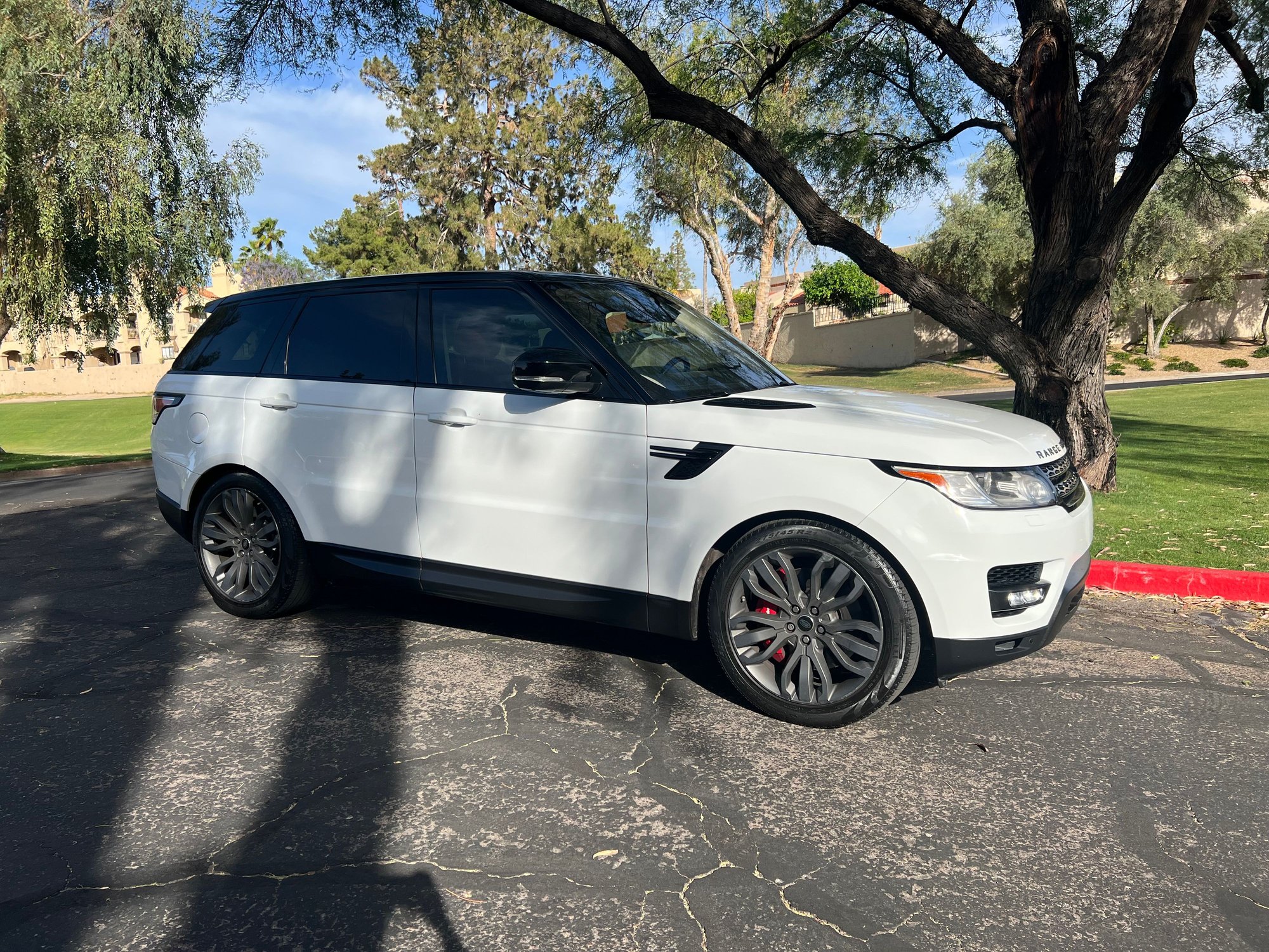 2017 Land Rover Range Rover Sport - 2017 Range Rover Sport Supercharged Dynamic 5.0L - Used - VIN SALWR2FE3HA148494 - 46,000 Miles - 4WD - Automatic - SUV - White - Phoenix, AZ 85018, United States