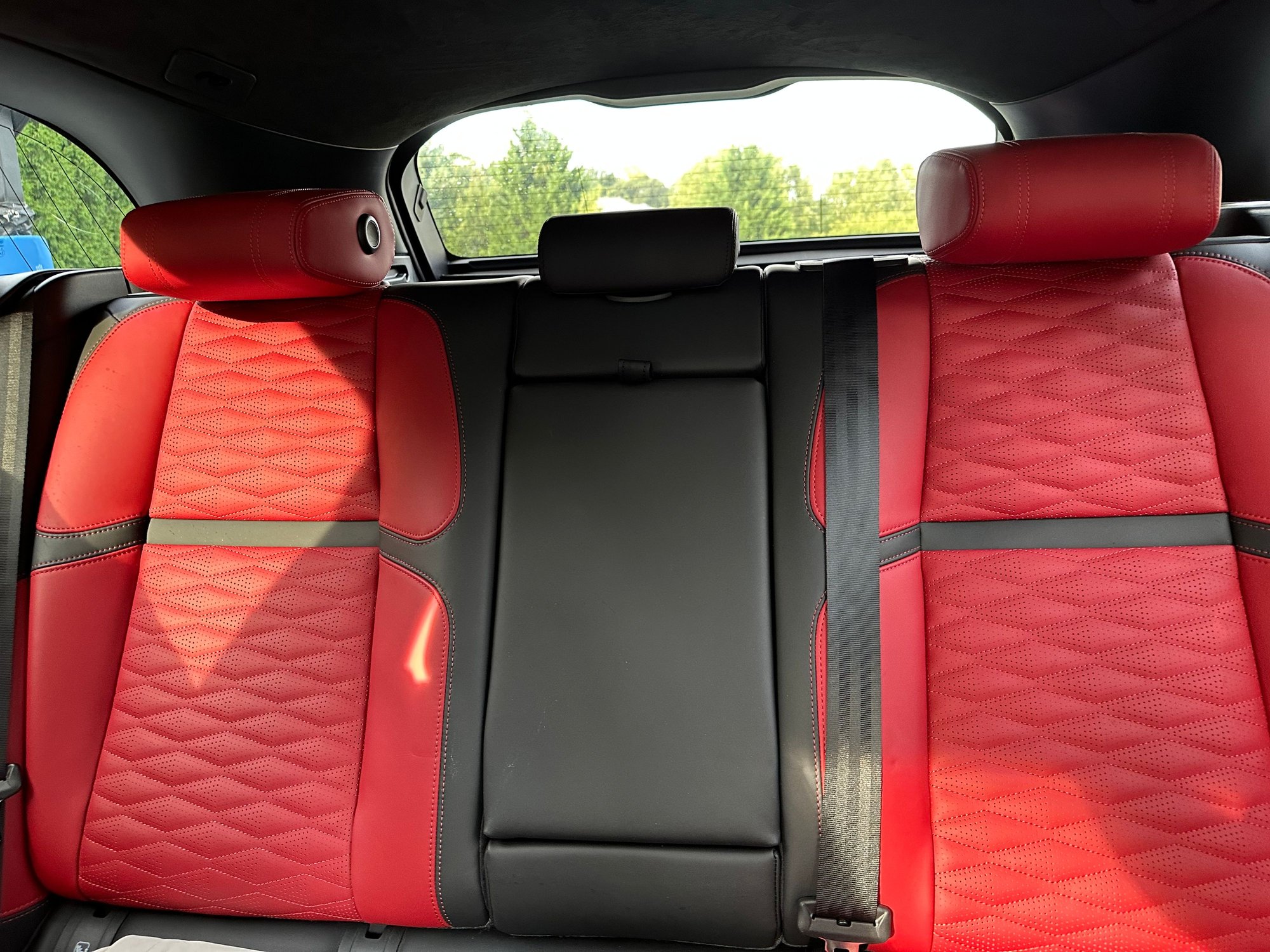 2020 Land Rover Range Rover Velar - RARE 2020 VELAR SVAutobiography for sale by owner - Used - VIN SALYU2EEXLA267628 - 36,500 Miles - 8 cyl - AWD - Automatic - SUV - White - Reisterstown, MD 21136, United States