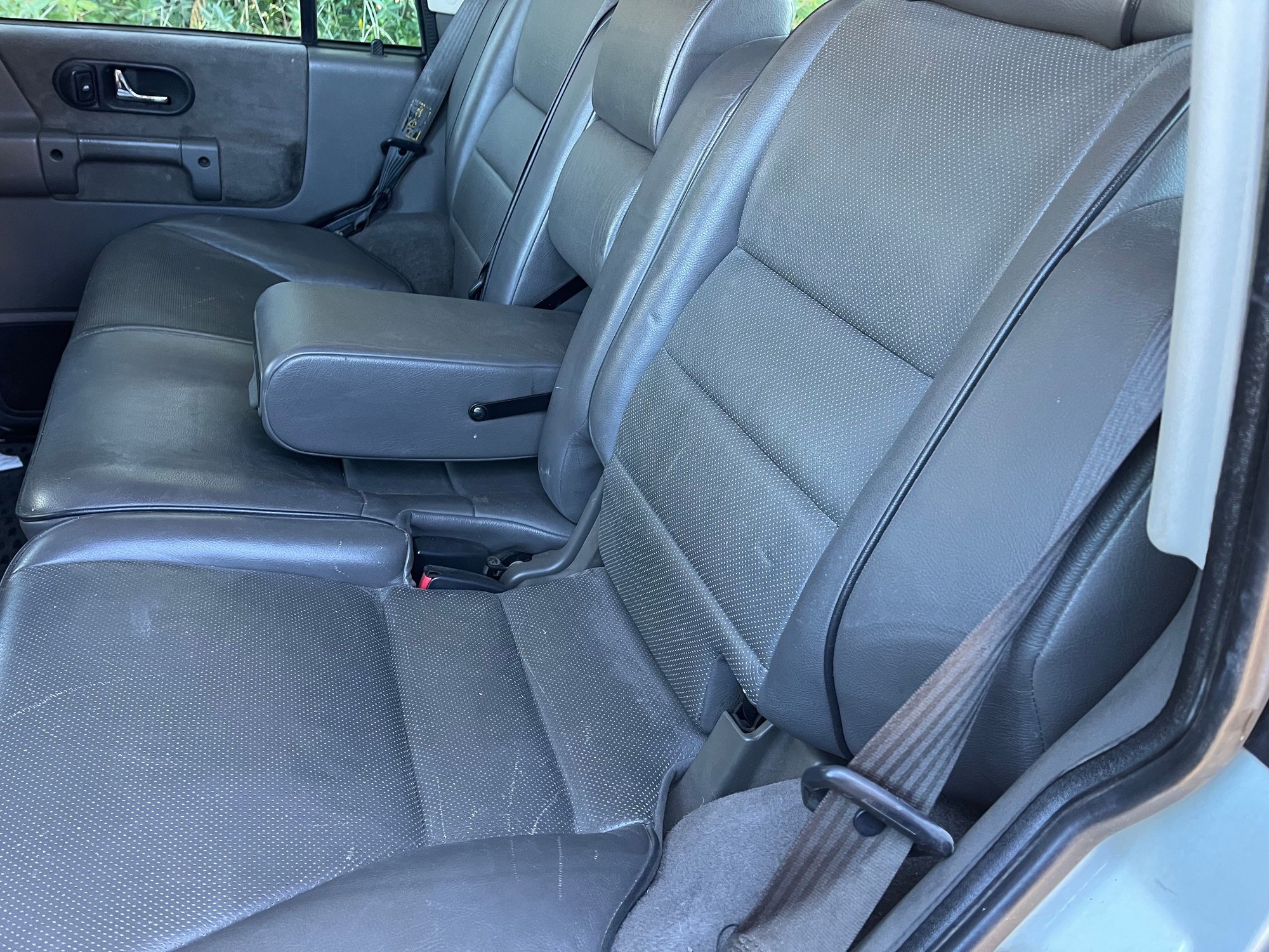 2000 Land Rover Discovery - 2000 Land Rover Discovery 2 SE7 - Used - VIN SALTY1540YA241322 - 203,000 Miles - 8 cyl - 4WD - Automatic - SUV - White - Castro Valley, CA 94552, United States