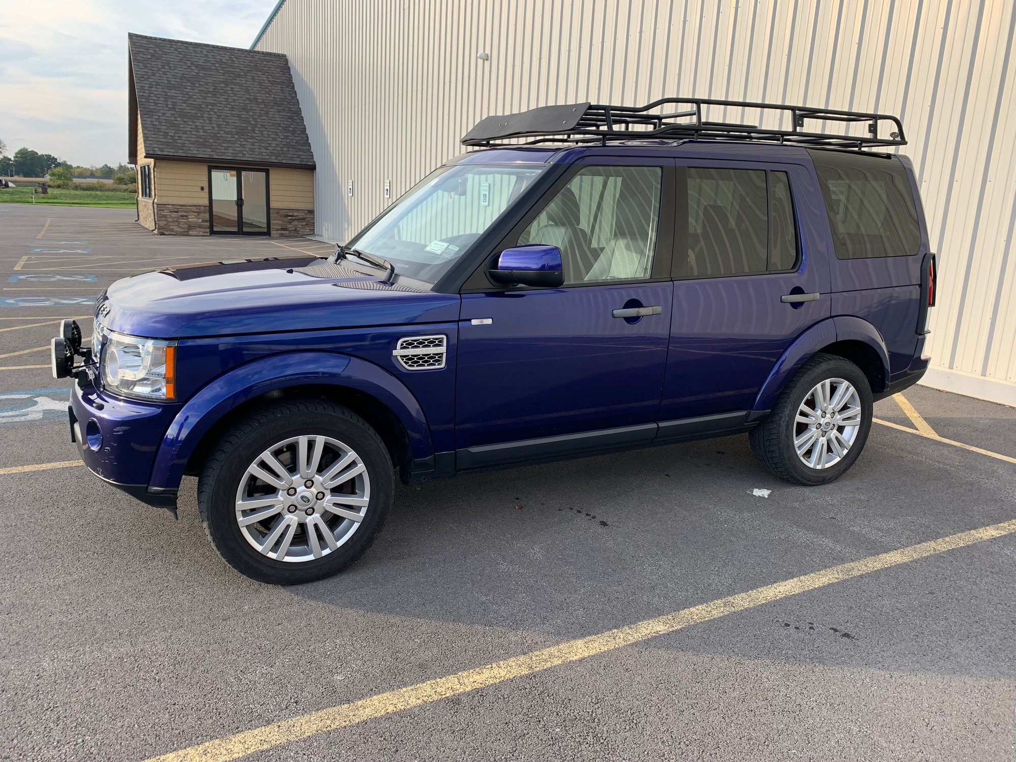 2011 Land Rover LR4 - 2011 LR4 For Sale - Used - VIN SALAG2D47BA560225 - 149,000 Miles - 8 cyl - AWD - Automatic - SUV - Blue - Utica, NY 13501, United States