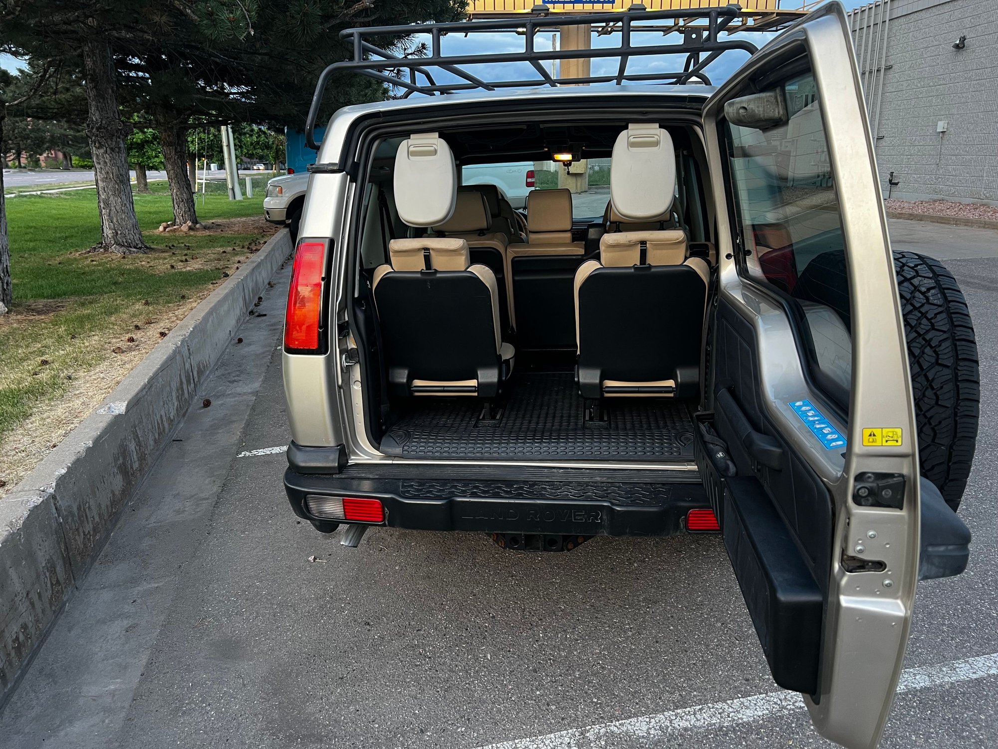 2003 Land Rover Discovery - Mechanically restored, full suspension upgrade. 4.6L 7 seat SE - Used - VIN SALTW164X3A817012 - 111,067 Miles - 8 cyl - AWD - Automatic - SUV - Gold - Denver, CO 80215, United States