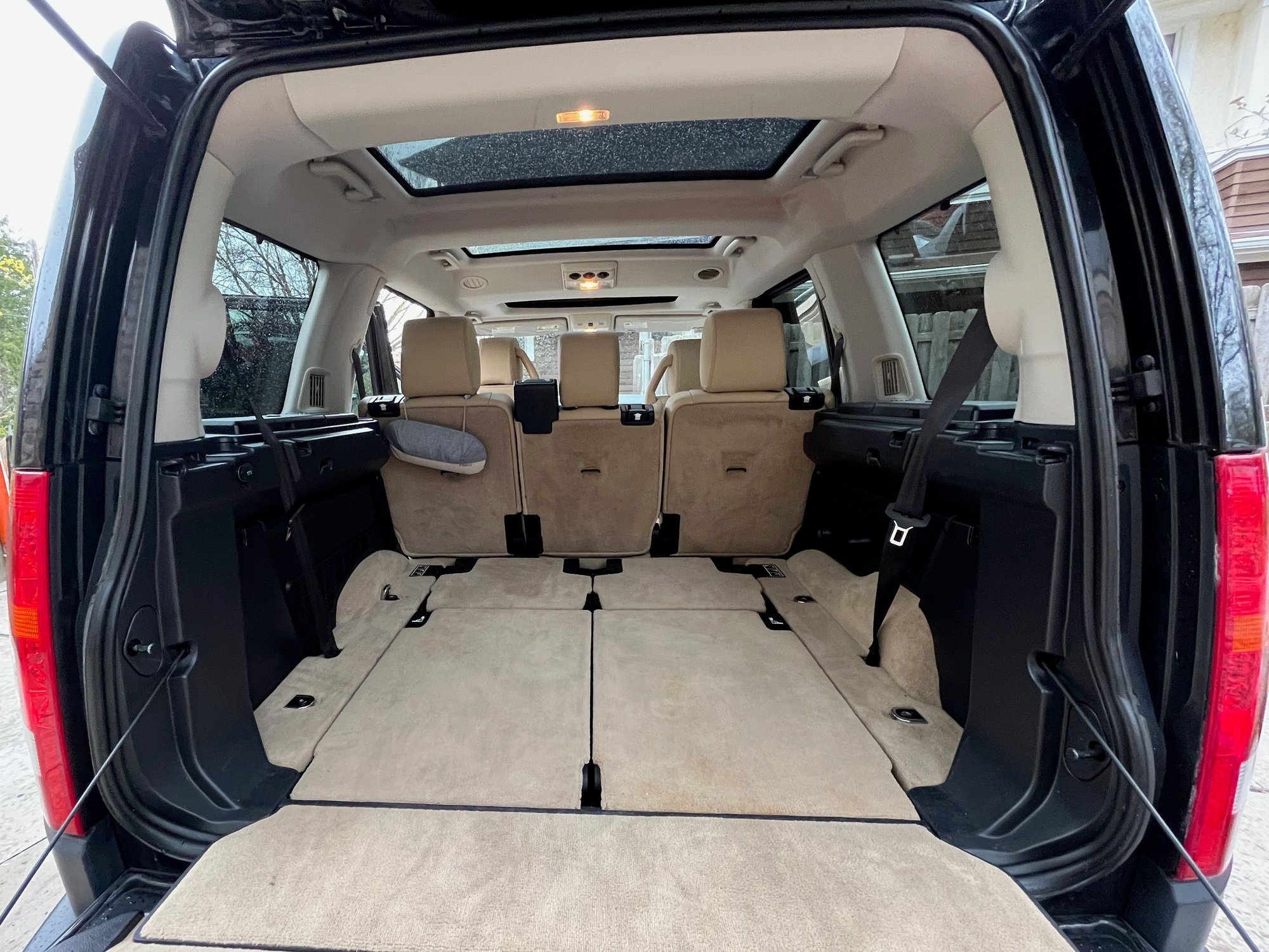 2008 Land Rover LR3 - 2008 LR3 HSE in great mechanical shape - Used - VIN SALAG25418A460581 - 116,000 Miles - 8 cyl - 4WD - Automatic - SUV - Black - Madison, WI 53706, United States