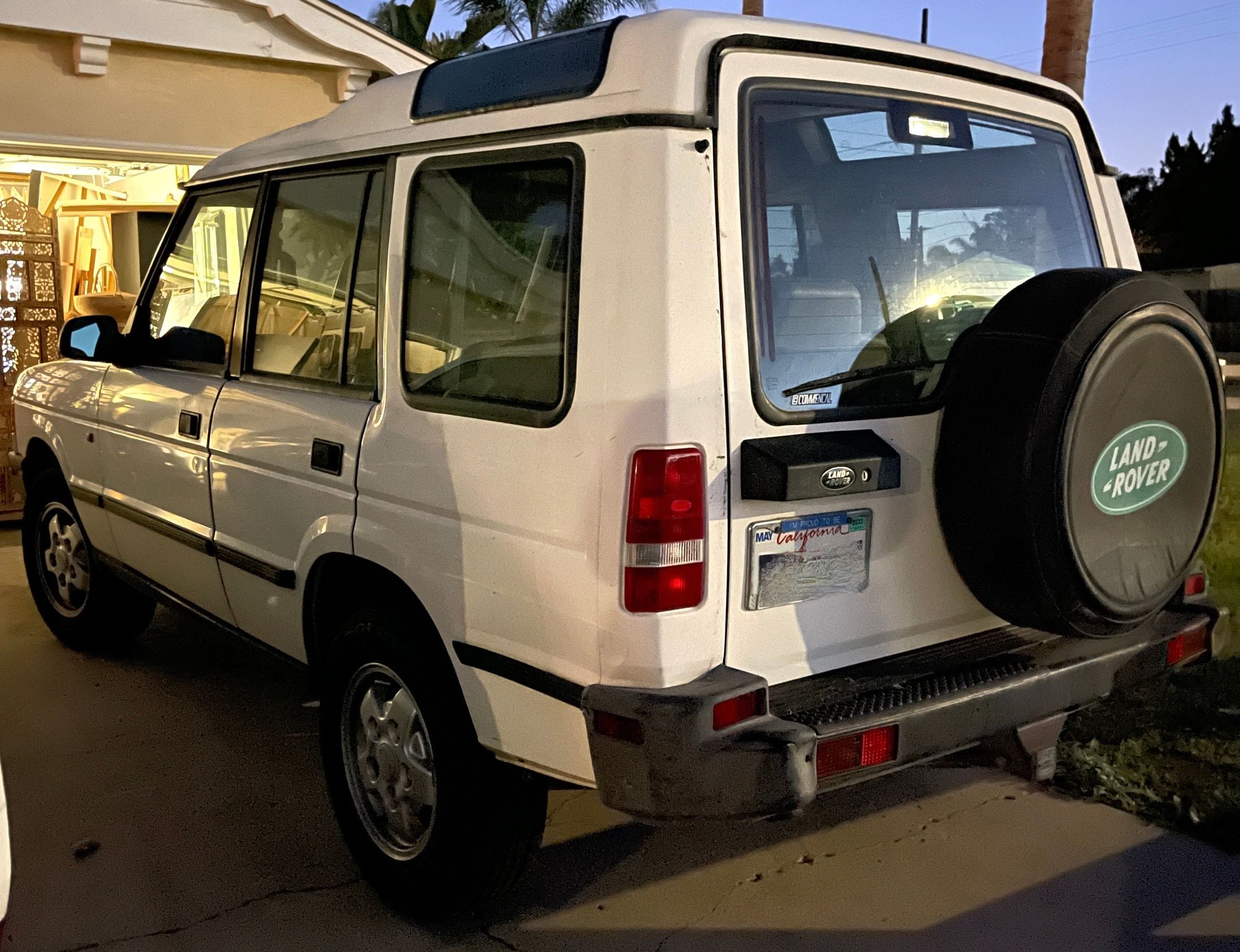 1995 Land Rover Discovery - 1995 Discovery for sale - low miles $2900 - Used - VIN SALJN1240SA141491 - 8 cyl - 4WD - Automatic - SUV - White - San Diego, CA 92120, United States