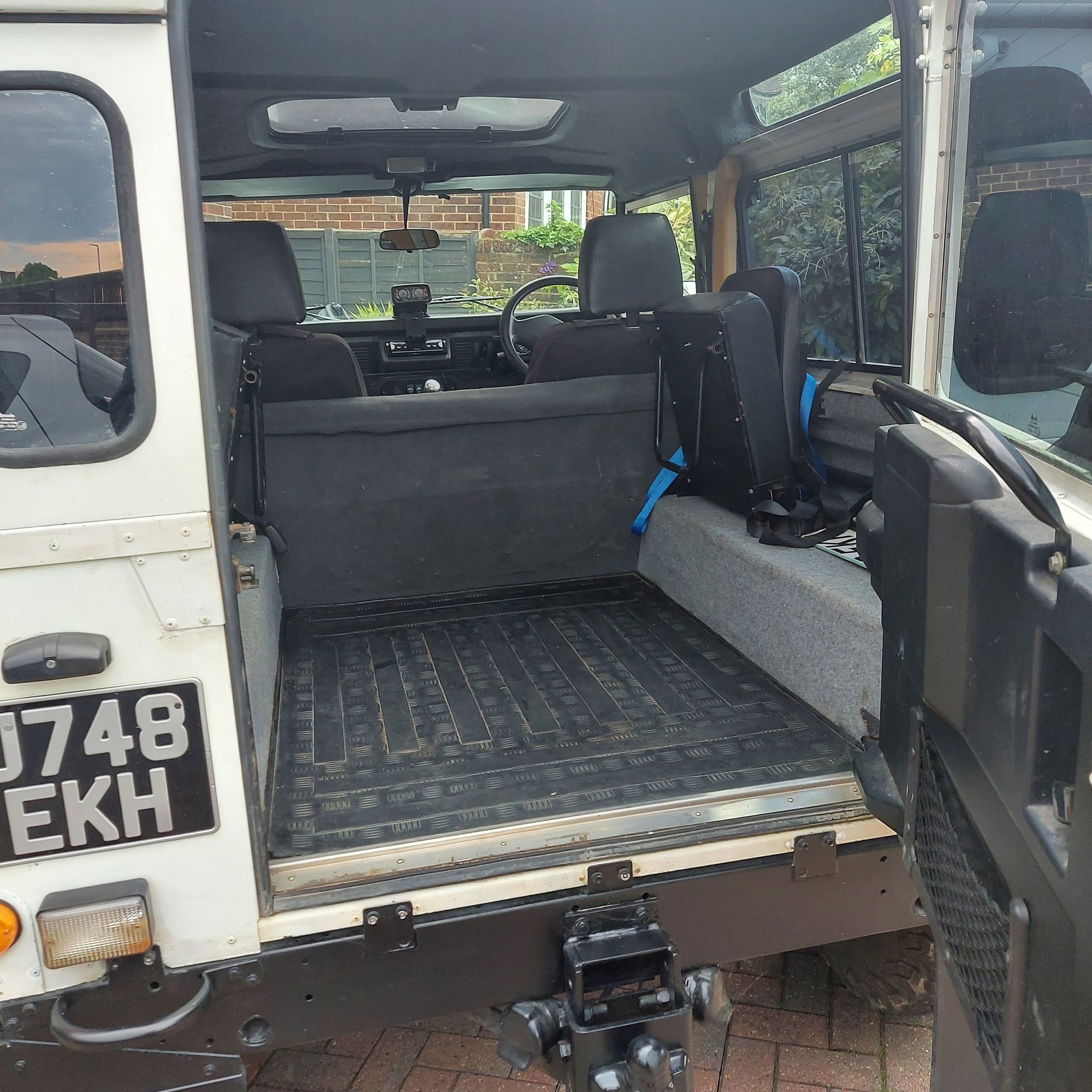 1992 Land Rover Range Rover - 1992 Land Rover 90 - 2.5 diesel – 200 tdi - Used - VIN SALLDVAF7JA907285 - 129,000 Miles - 2 cyl - 4WD - Manual - Van - Eastbourne BN21, United Kingdom
