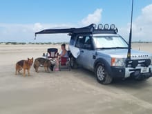 A quick stop for lunch on the beach.


