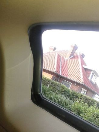 Inner lip fits round edge of trim panel. Is this the correct fitting ?
