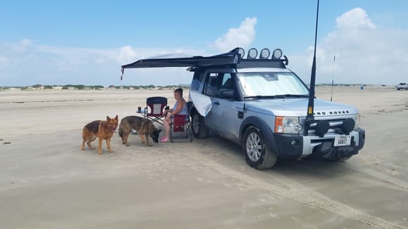 A quick stop for lunch on the beach.


