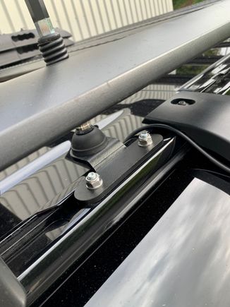 CB aerial fitted to roof rails