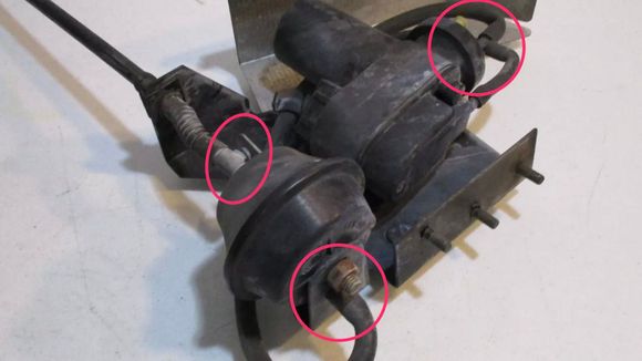 The 3 circles here show where the linkage hooks up, where the vacuum line hooks to the rear of the actuator and where it hooks to the vacuum pump.