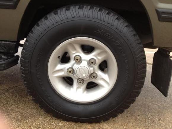 Tires (265's) barely fit even after the 2.5&quot; suspension lift. I need have 2&quot; inches to add and 1.5&quot; wheel spacers when time allows.