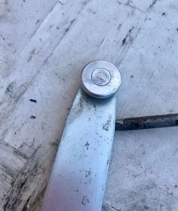 Roller installed and pinned. I also primed the area where I did the grinding. 