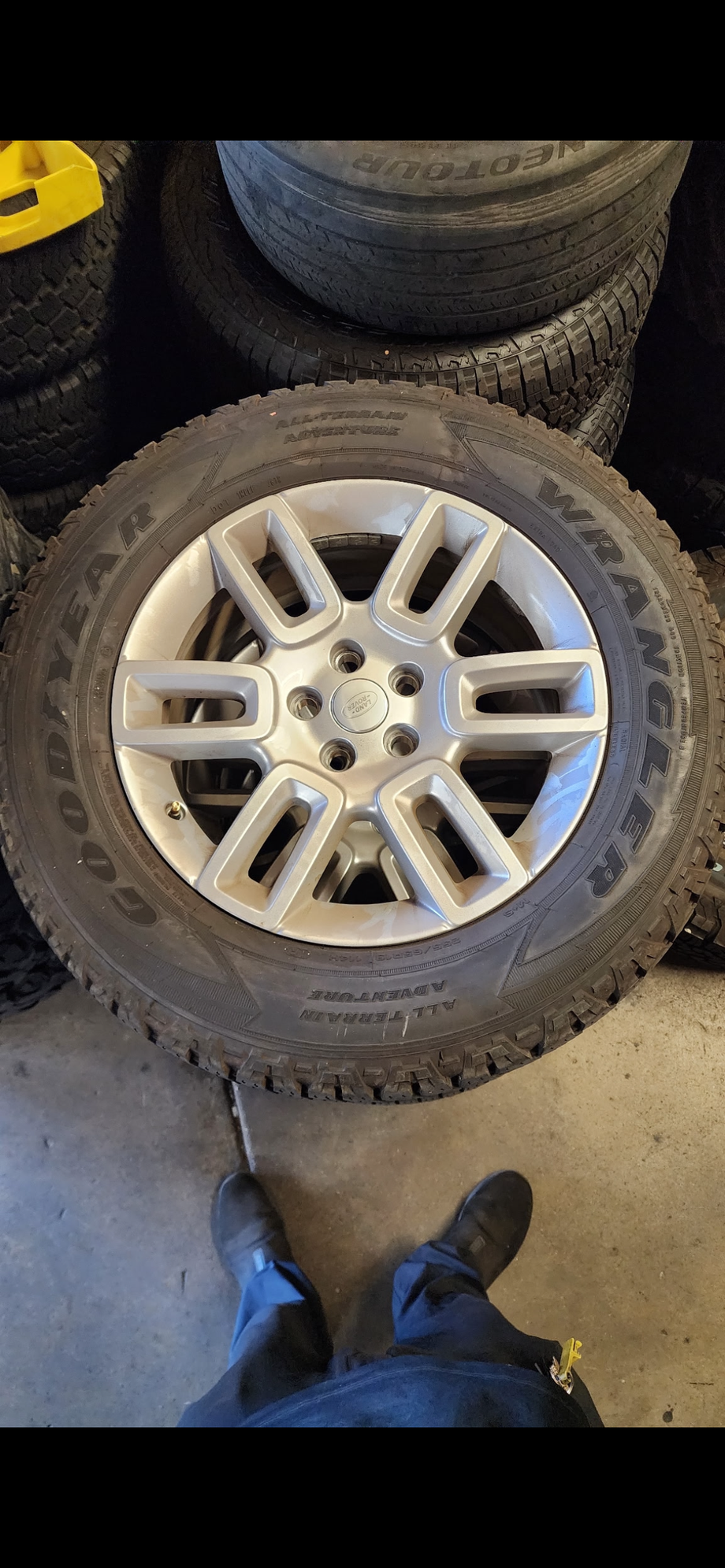 Wheels and Tires/Axles - Land Rover rims and tires Set of 5( price 1600$ cash preferred ) - Used - All Years  All Models - Camarillo, CA 93012, United States