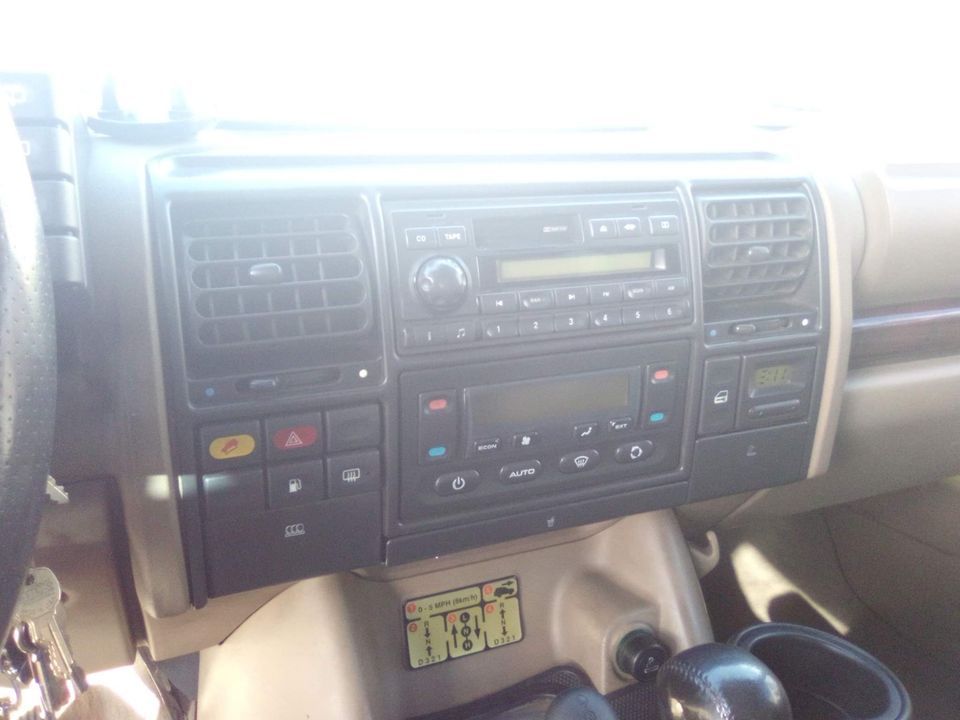 2000 Land Rover Discovery - 2000 Land rover Discovery II Java Black Low Miles - Used - VIN SALTY154XYA246012 - 133,000 Miles - 8 cyl - 4WD - Automatic - Truck - Black - Las Vegas, NV 89108, United States