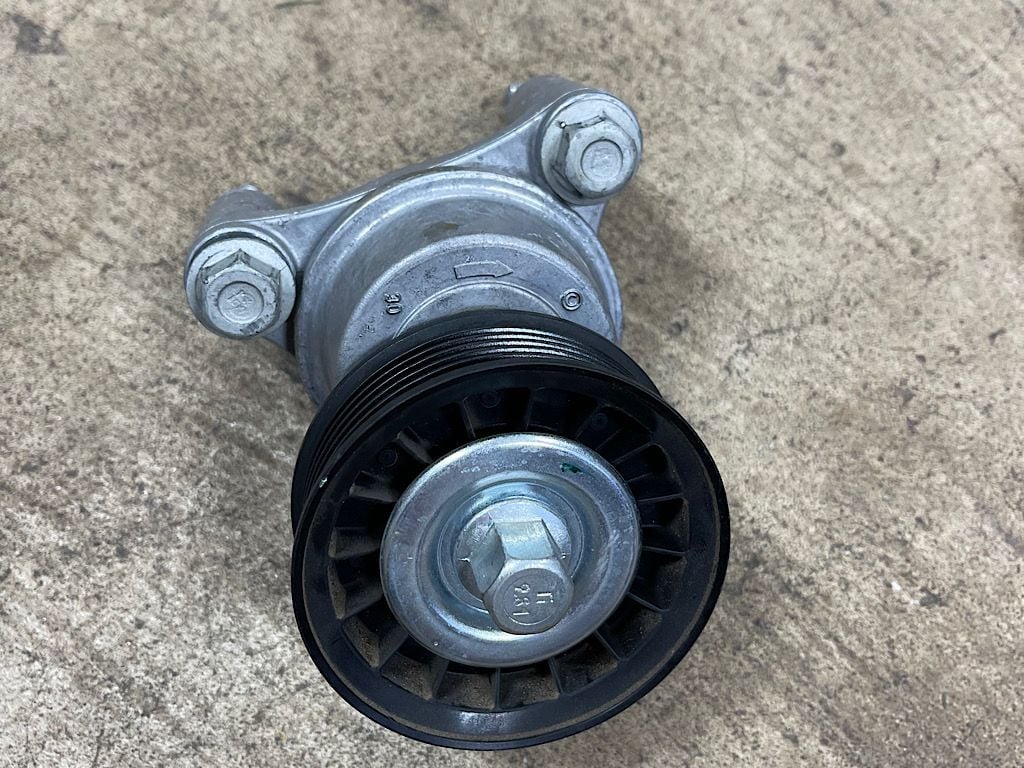 Engine - Internals - FS Water Pump, L92 Truck Intake, Plug Wires and Tensioner - Used - 2007 to 2013 Chevrolet Silverado 1500 - O Fallon, MO 63366, United States