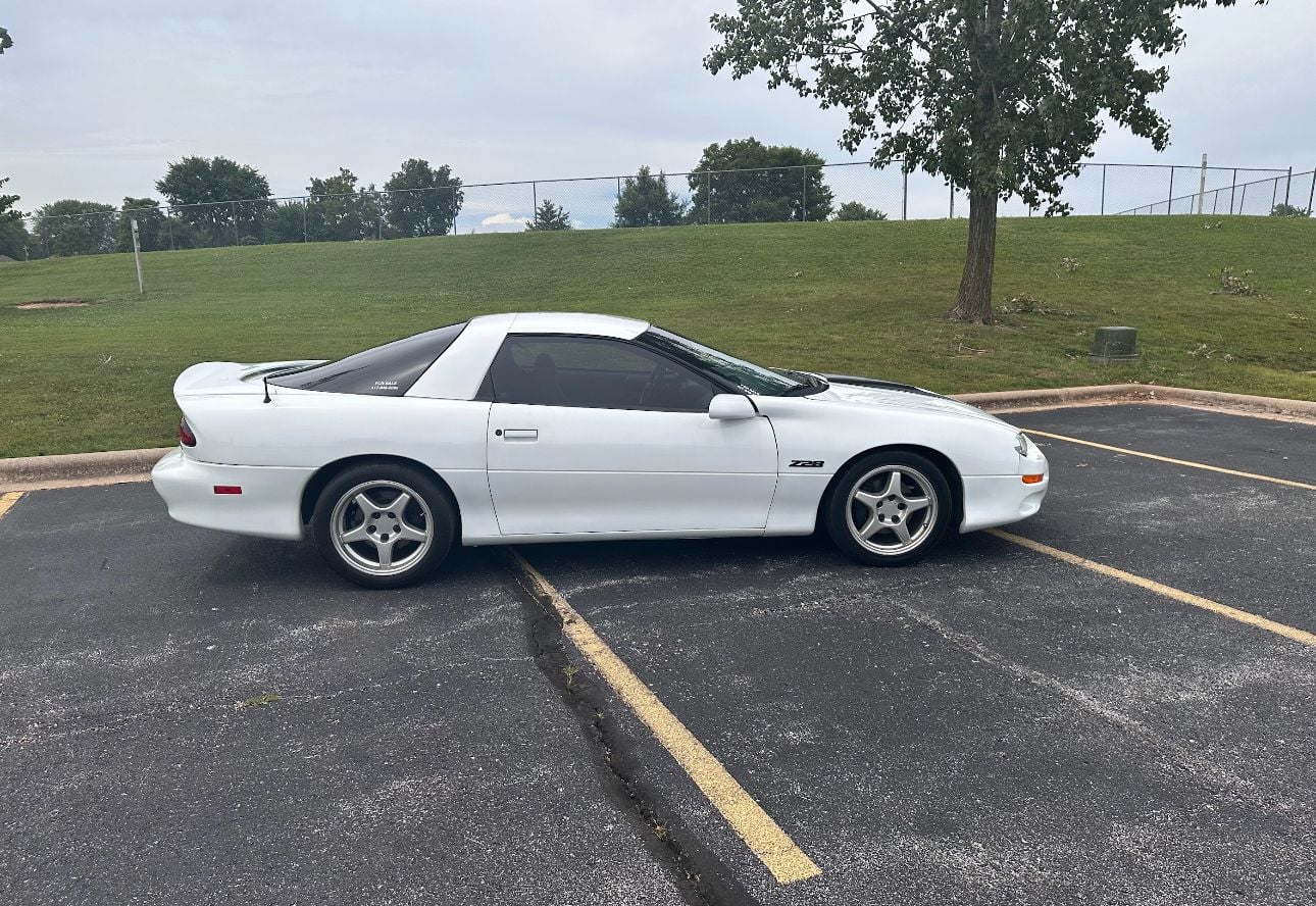 1999 Chevrolet Camaro - 1999 Camaro 383 SBC, carbureted, 6-speed - Used - VIN 2G1FP22K9X2102009 - 8 cyl - 2WD - Manual - Coupe - White - Nixa, MO 65714, United States