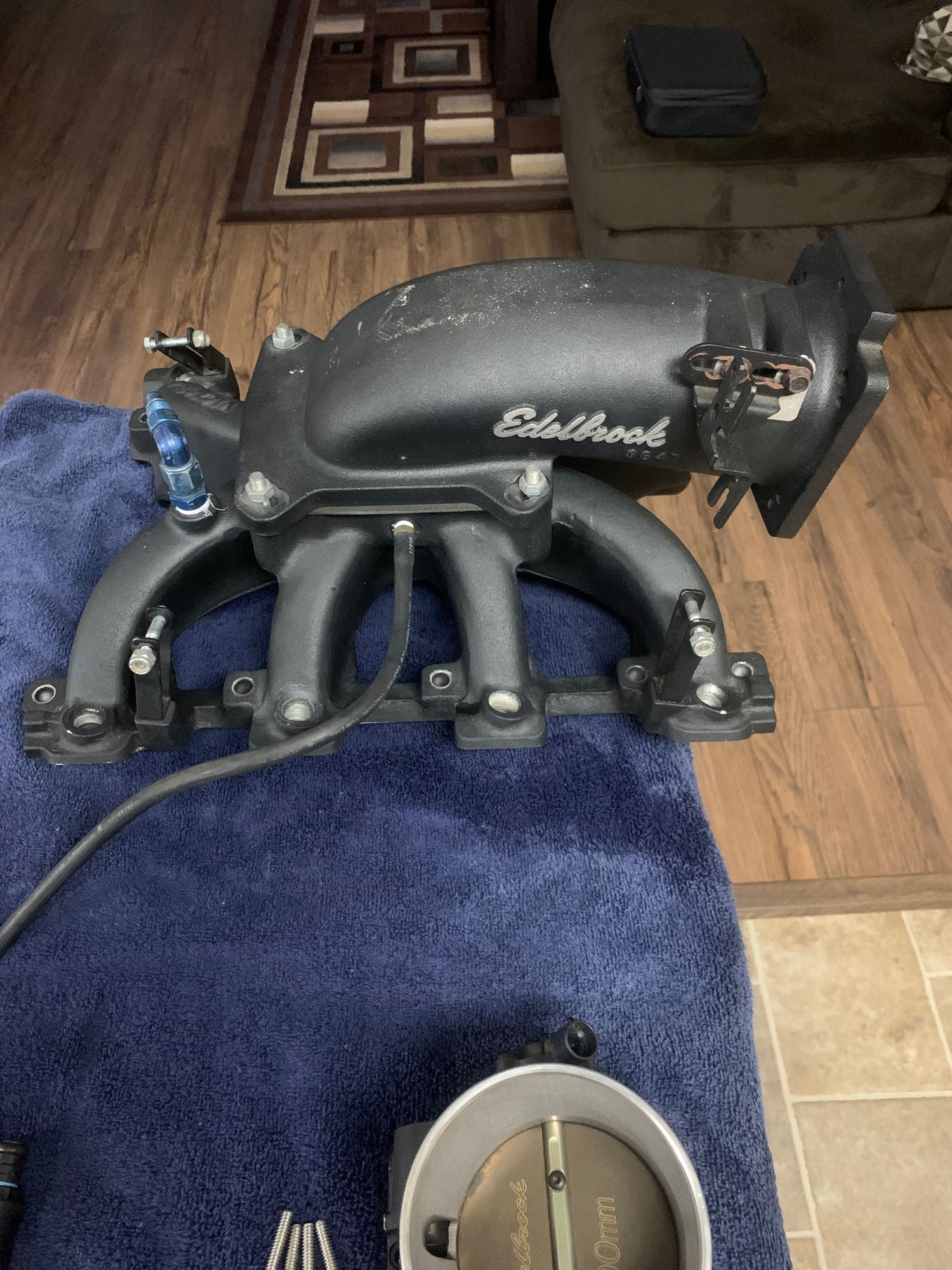  - Edelbrock Vic jr, fuel rails, 90mm throttle body, racetronix 42lb injectors - Jacksonville, FL 32224, United States