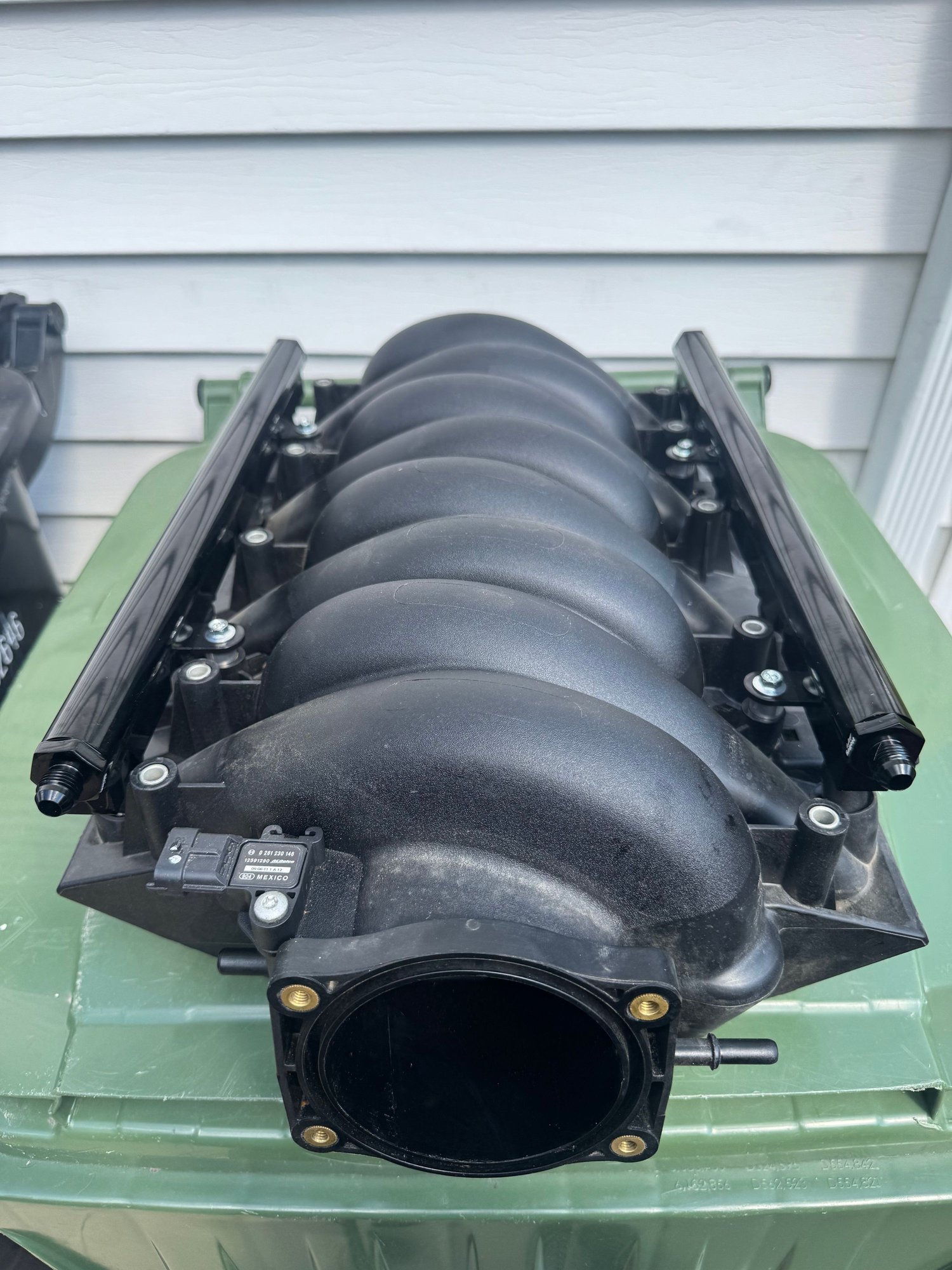 Engine - Intake/Fuel - LS3 Intake With Holley EFI Rails And 50lb Flex Fuel Injectors - Used - 0  All Models - Allen Park, MI 48101, United States