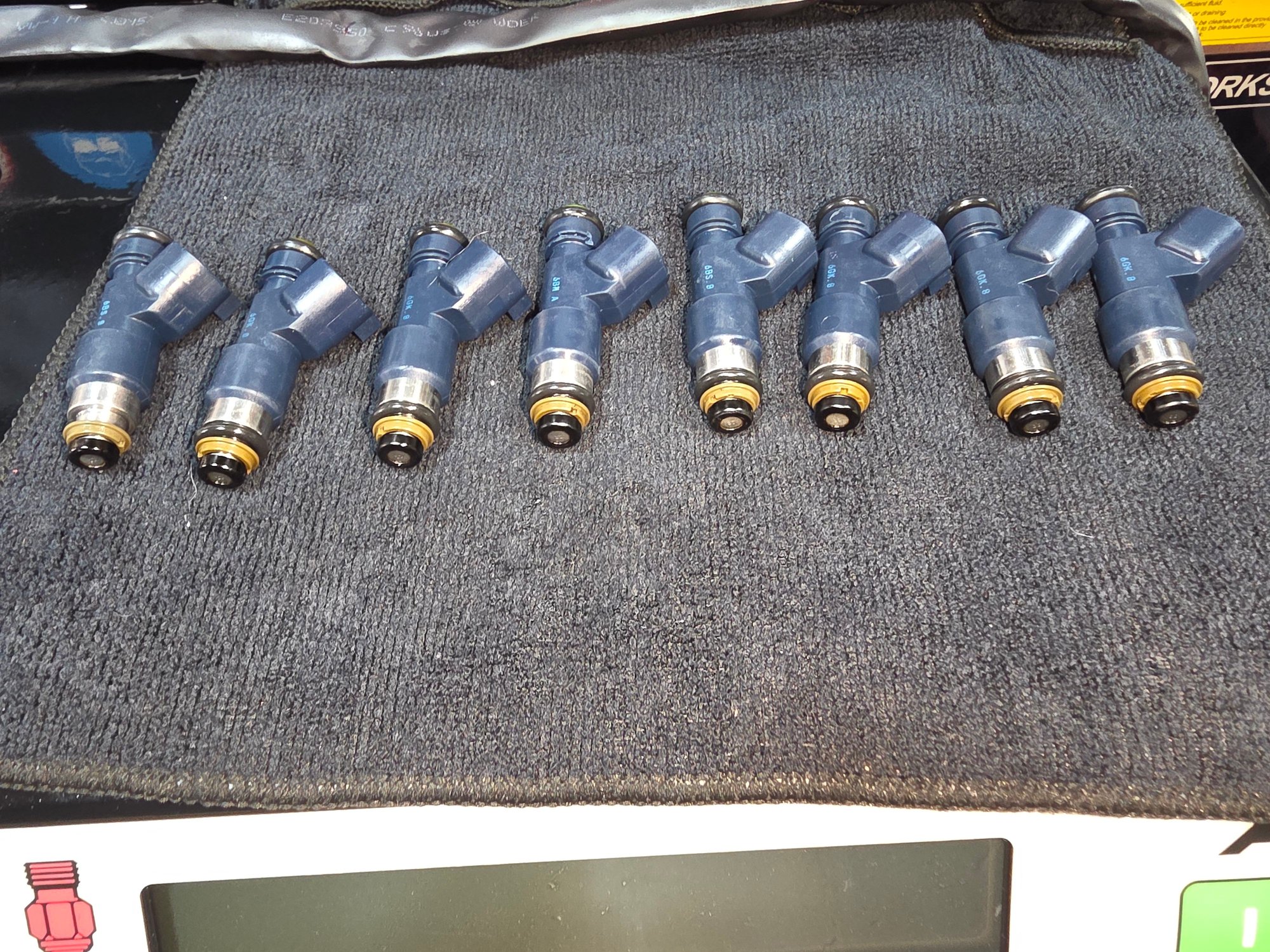 Engine - Intake/Fuel - Fuel injectors 07-09 chevy gmc Silverado Sierra Avalanche Tahoe Cleaned and Flowmach - Used - 0  All Models - Sacramento, CA 95838, United States