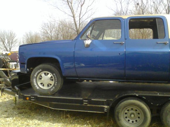 project that needs finished, 88 chevy crewcab 1/2 ton 2wd 350tbi injected 700r4 tranny 373 geared 12 bolt rear,runs/moves not driver yet. pieced from 9 different parts vehicles