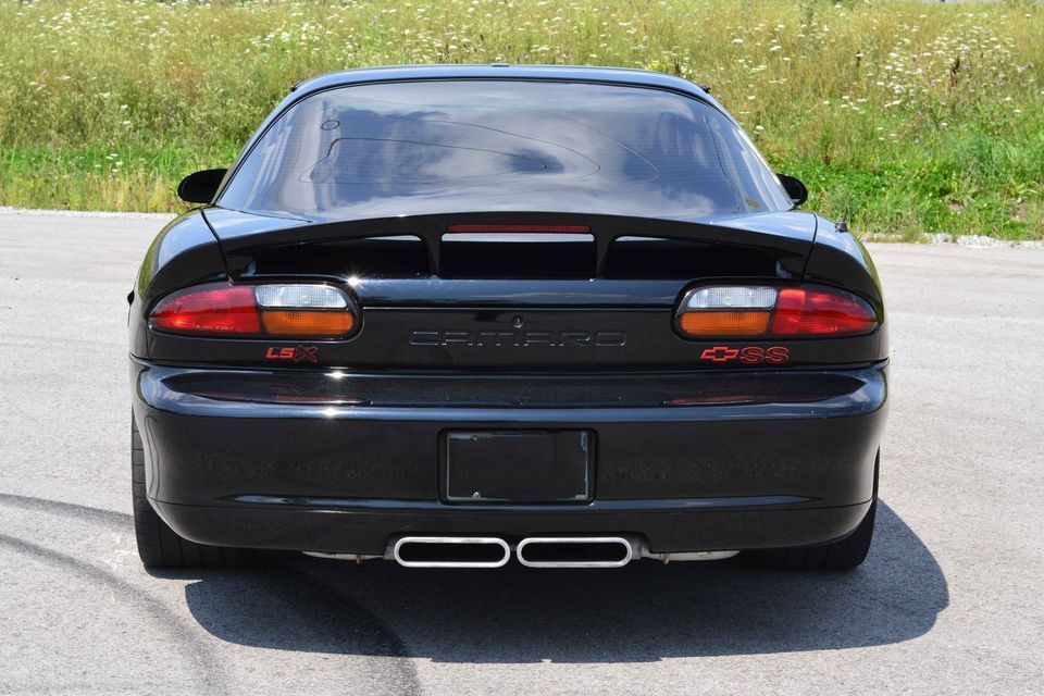 2002 Chevrolet Camaro - 2002 Camaro SS *CANADIAN $ and MILEAGE* - Used - VIN 2G1FP22G622153164 - 110,000 Miles - 8 cyl - 2WD - Manual - Coupe - Black - Niagara Falls, ON L2E0A1, Canada