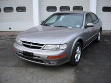1999 Nissan Maxima (front)